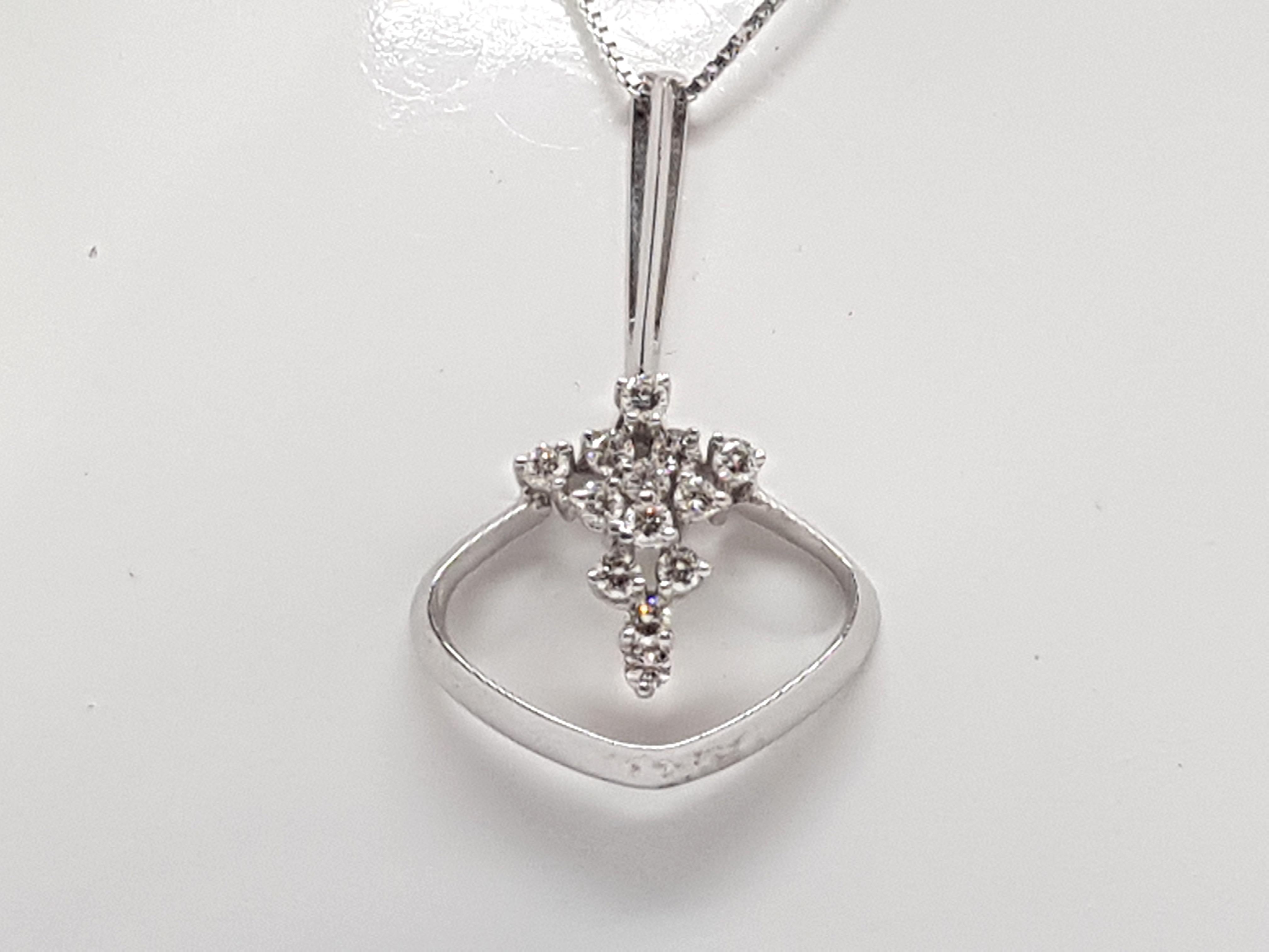 Gold: 18 Karat White Gold 
Weight: 6,91 grams 
Diamonds: 0,91 ct – Colour: F, clarity VS2 
Necklace length: choose from40, 42, 45 or 50 cm 
Length of pendant: 3.7 cm 
Width of pendant: 2.3 cm 
All of our jewellery comes with a certificate and a