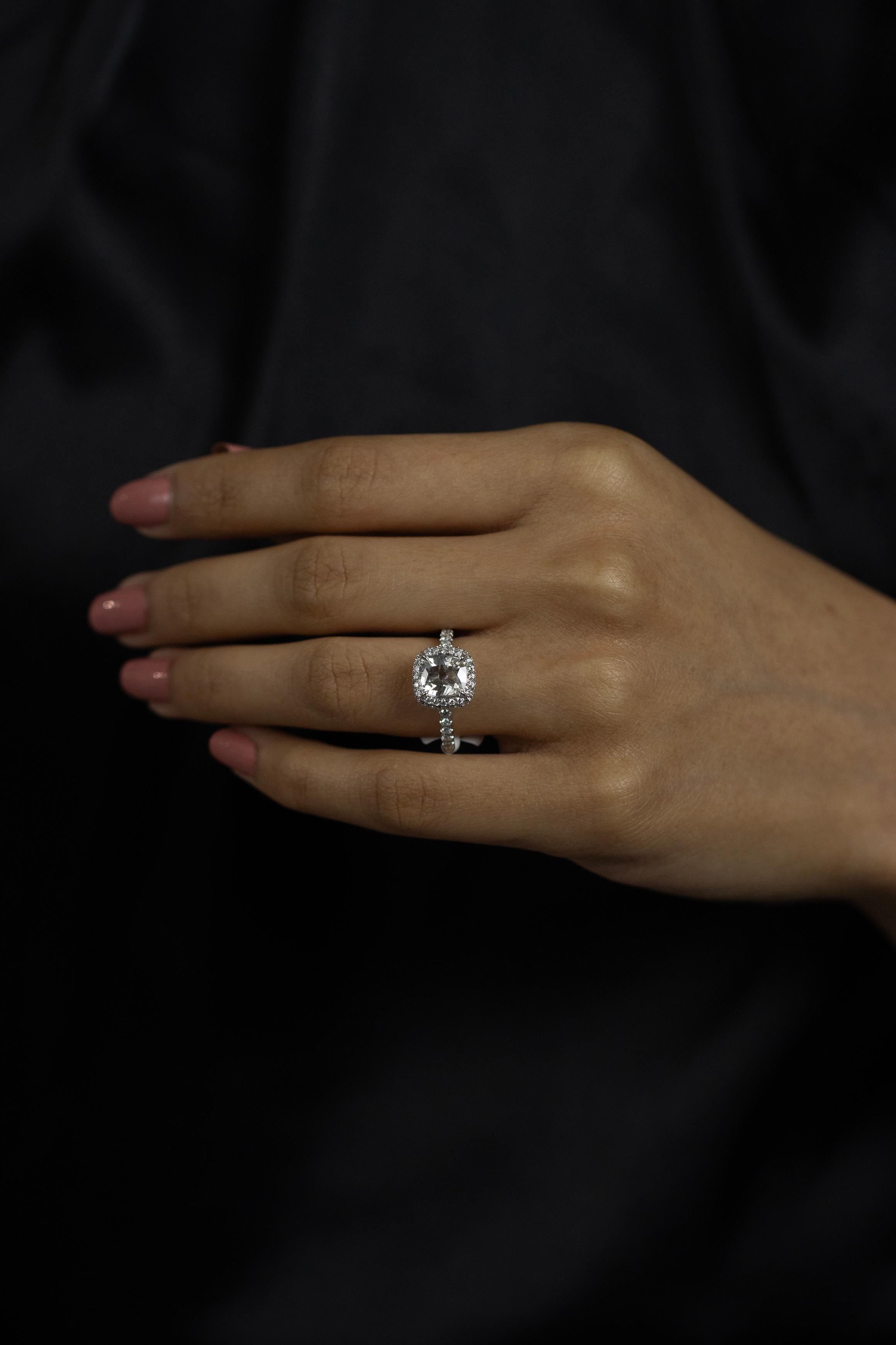  Roman Malakov, bague de fiançailles ancienne avec halo de diamants taille coussin de 0,91 carat en vente 2