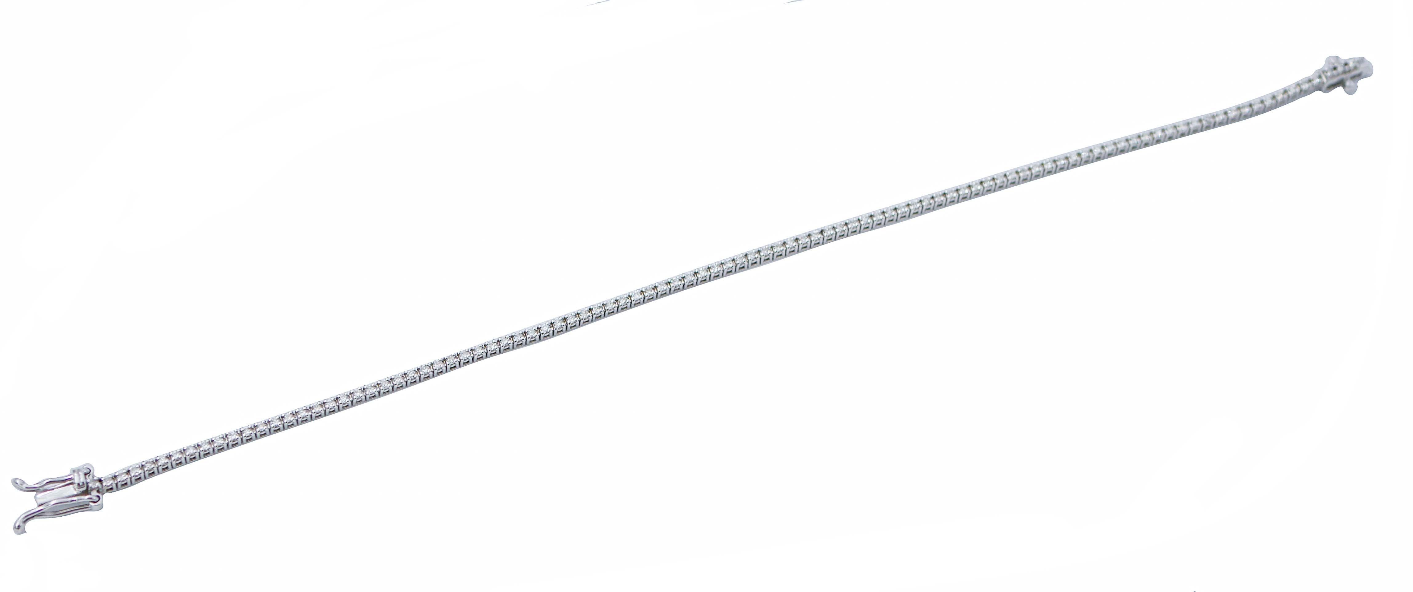 SHIPPING POLICY: 
 Shipping costs will be totally covered by the seller

Elegant tennis bracelet in 14 kt white gold structure mounted with diamonds.
This bracelet was totally handmade by Italian master goldsmiths and it is in perfect