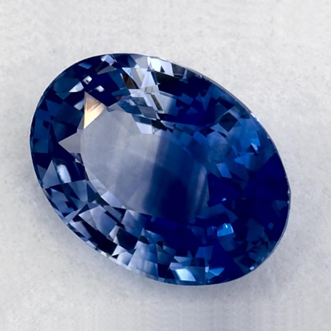 Pierre de naissance très précieuse du mois de septembre, d'un bleu ravissant. On pense qu'ils apportent chance et fortune dans la vie.

Explorez la vibrante collection d'émeraudes, de rubis et de saphirs de notre magasin, disponibles sous forme de
