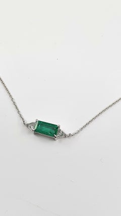 0.91 Ct Emerald 18 K White Gold Chain Necklace