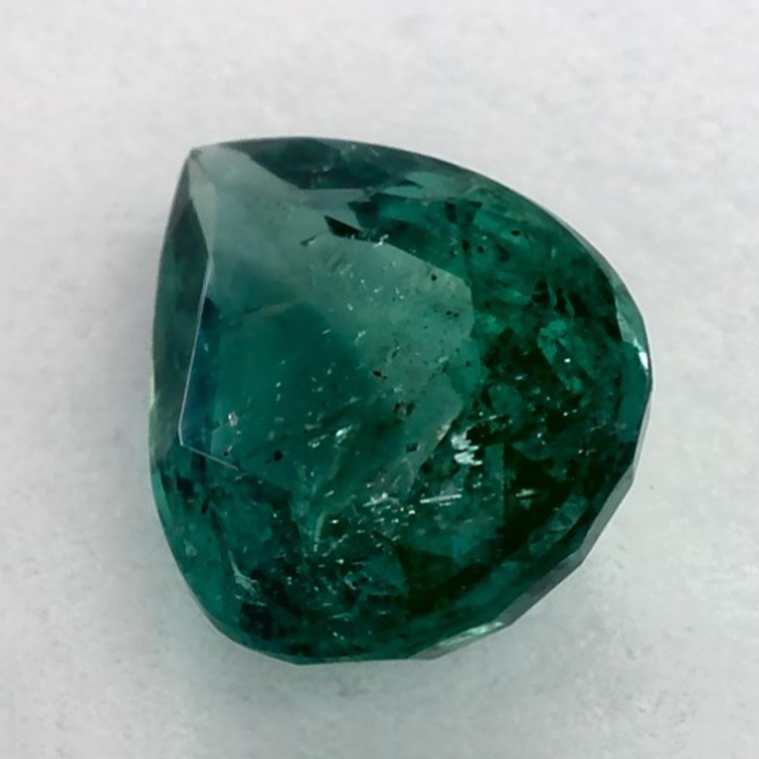 Con una vibrante tonalità di colore verde, la pietra natale di maggio è un simbolo della rinnovata crescita primaverile. 

Esplora la vivace collezione di smeraldi, rubini e zaffiri nel nostro negozio, disponibili come gemme sciolte e abbinabili