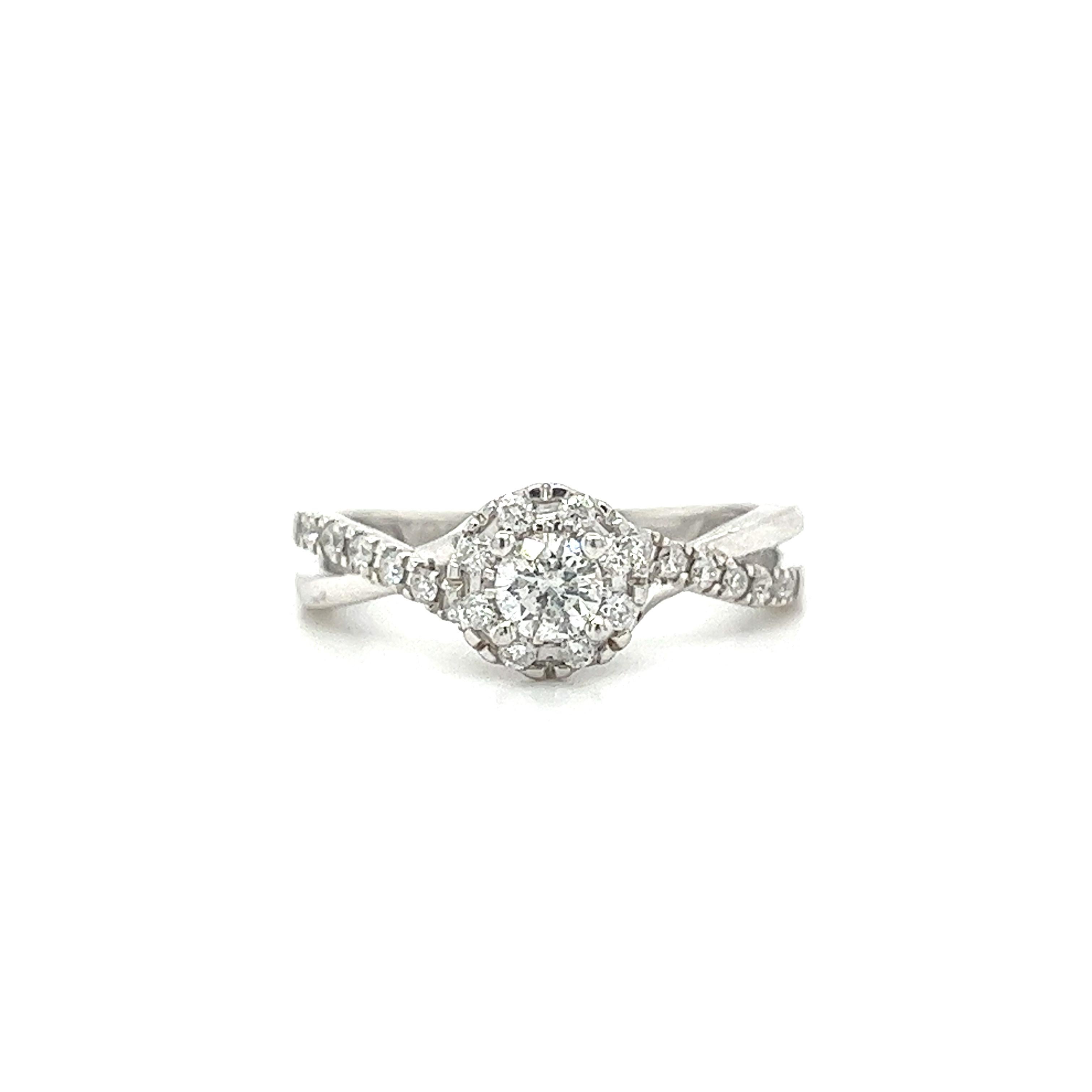 Round Cut 0.91 CTTW Natural Diamond Ring With Twisted Ring Shank in 10K Gold For Sale