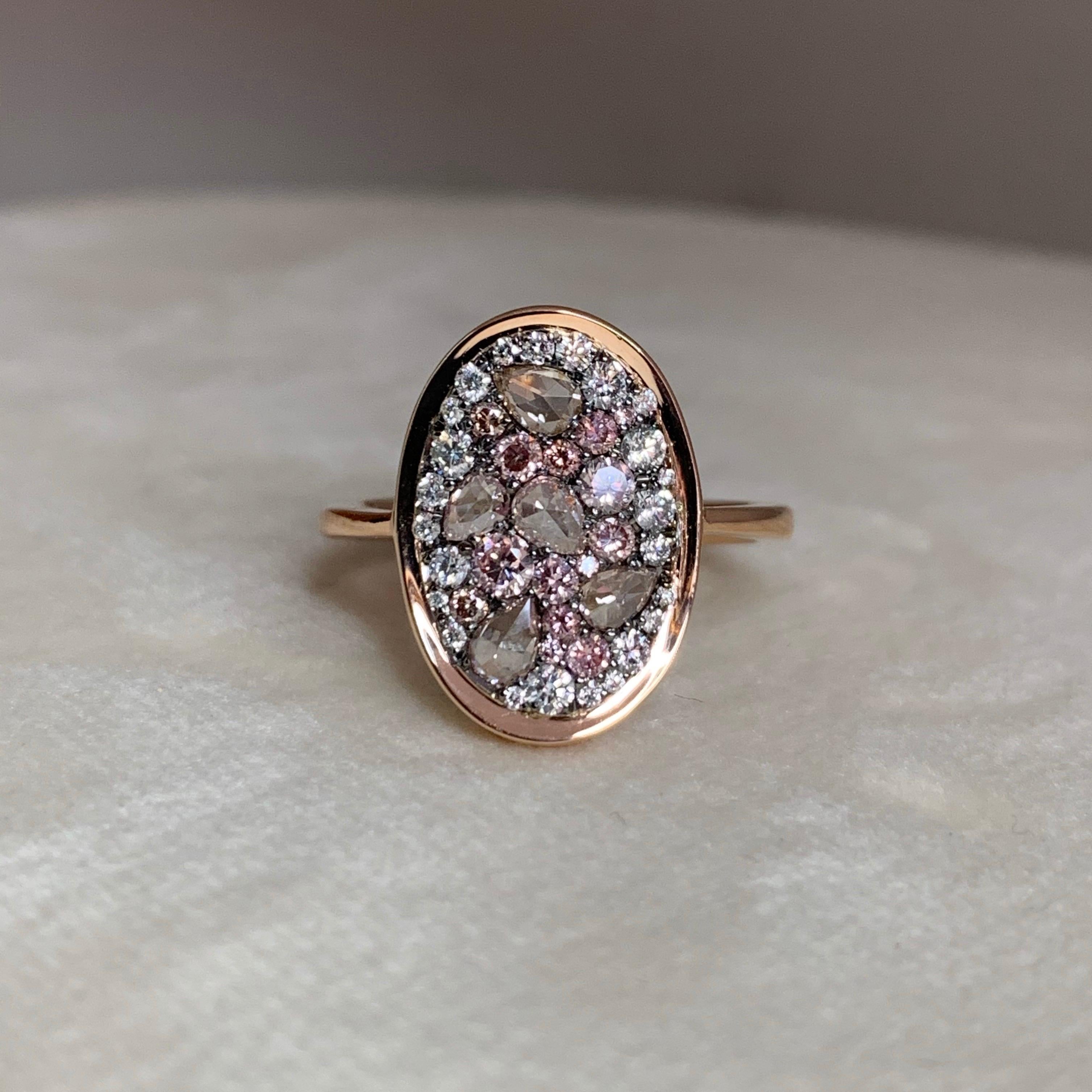 One of a kind ring handmade in Belgium by jewellery artist Joke Quick in 4,4g 18K Rose gold & blackened sterling silver ( 1,3 g) (The stones are set on blackened sterlingsilver to create a black background for the stones) Pave set with Fancy pink