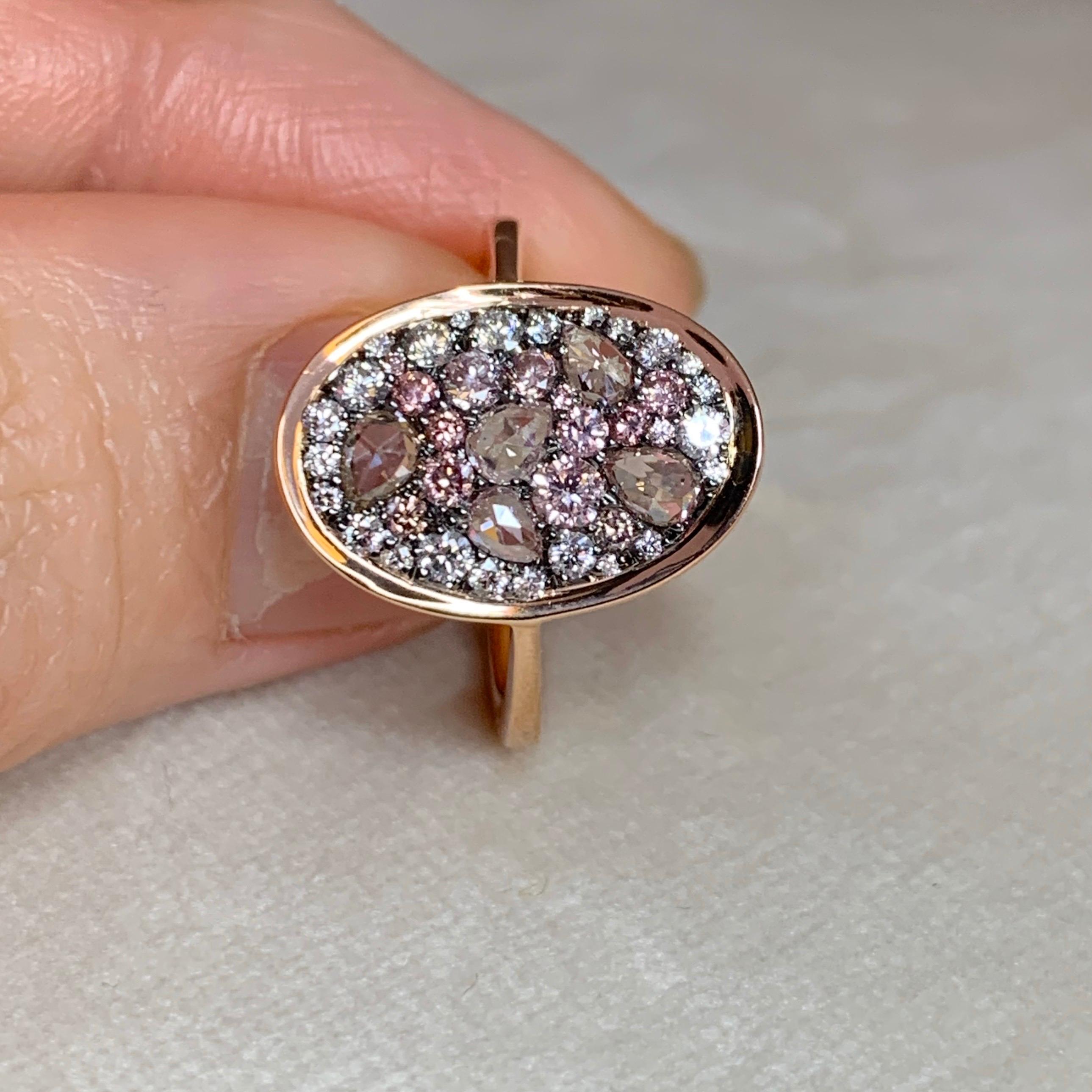 0.915 Carat Fancy Pink Rose-Cut Fancy Pink and White Diamond Pave Ring In New Condition In Antwerp, BE