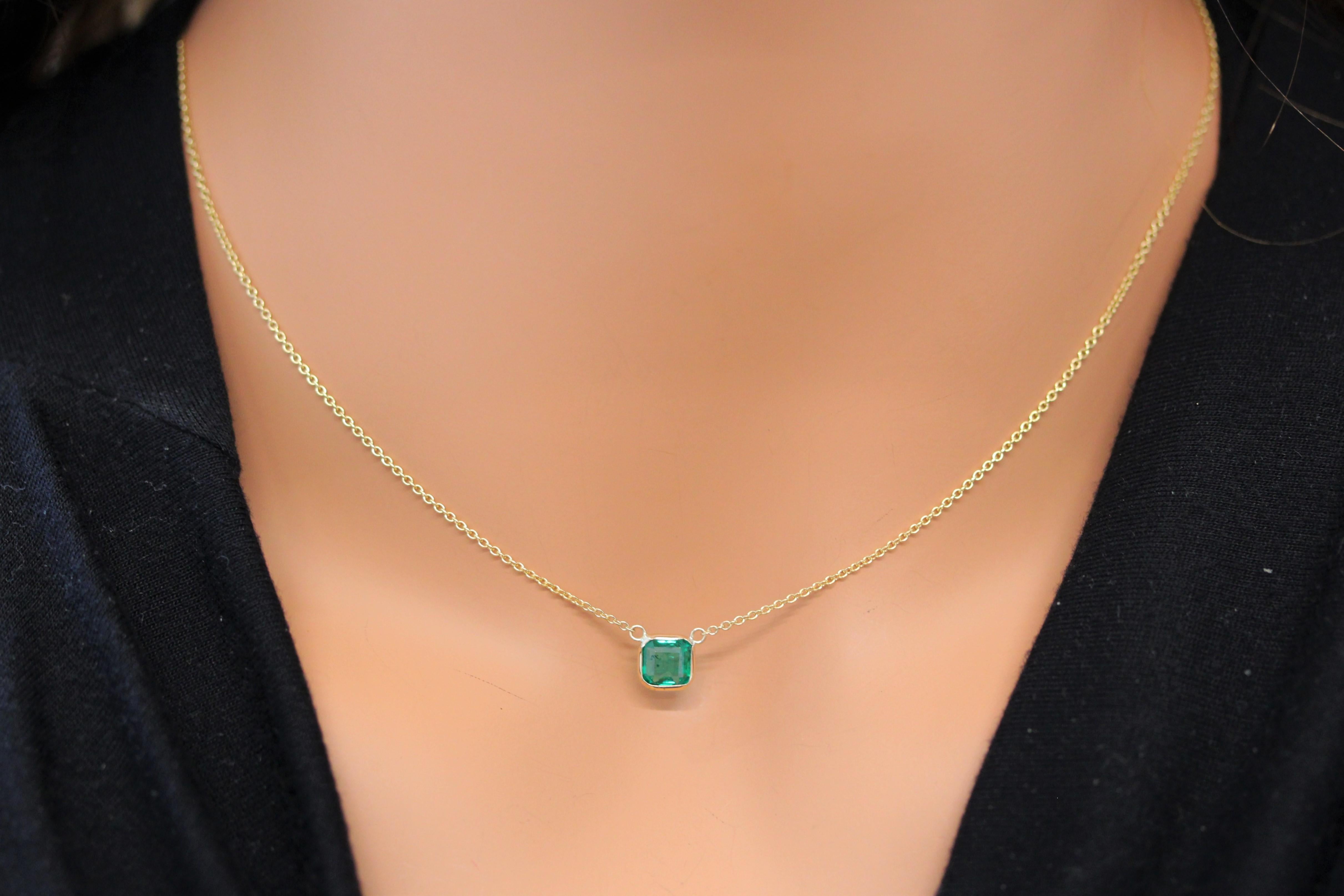Contemporary 0.91Carat Asscher Emerald Green Fashion Necklaces In 14k Yellow Gold For Sale