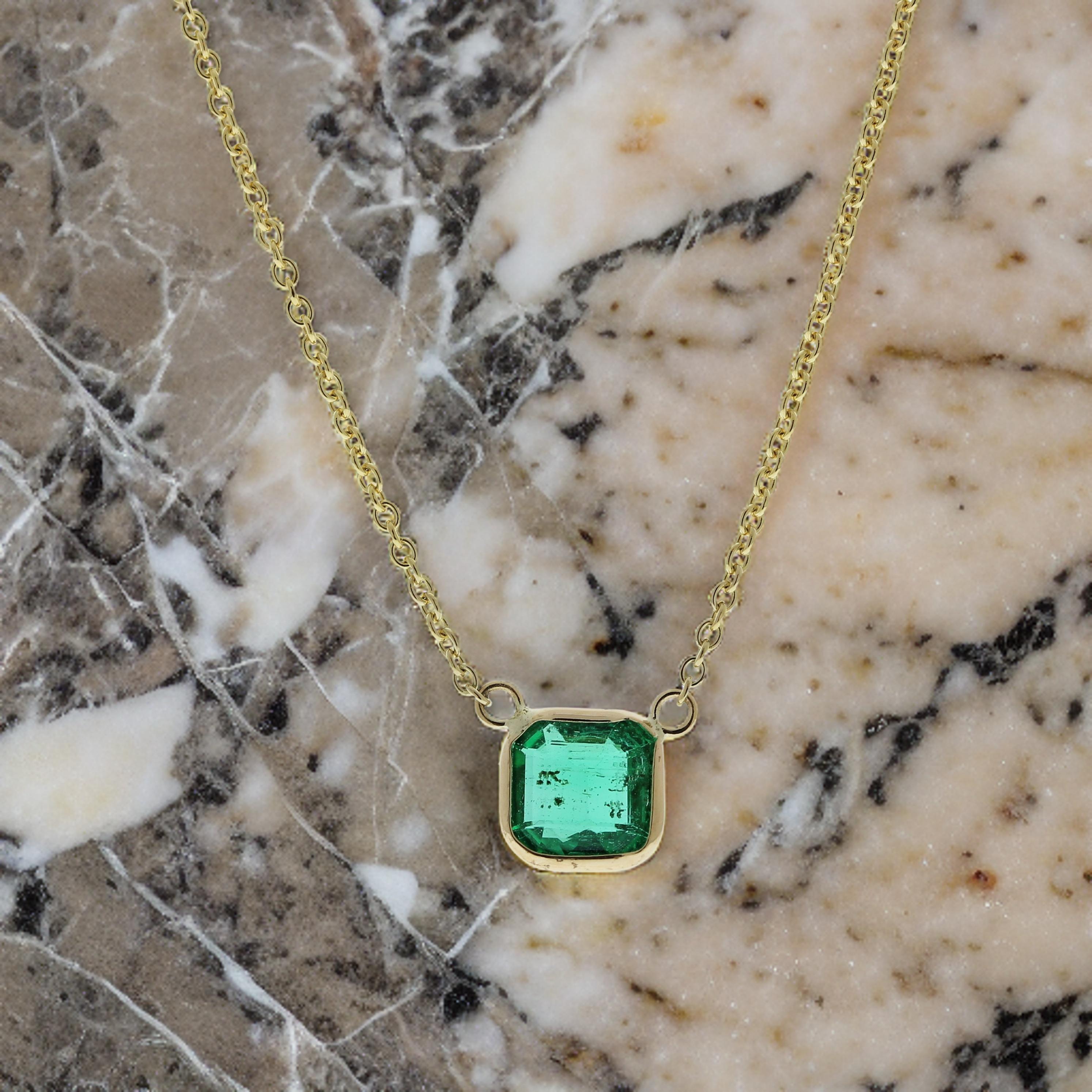 0.91Carat Asscher Emerald Green Fashion Necklaces In 14k Yellow Gold In New Condition For Sale In Chicago, IL