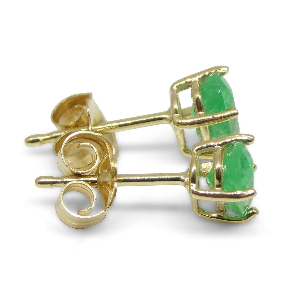 Brilliant Cut 0.91ct Oval Green Colombian Emerald Stud Earrings set in 14k Yellow Gold For Sale