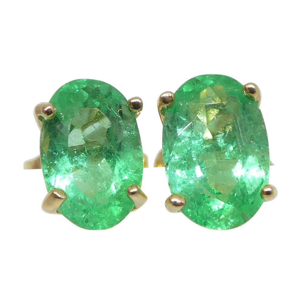0.91ct Oval Green Colombian Emerald Stud Earrings set in 14k Yellow Gold For Sale 3
