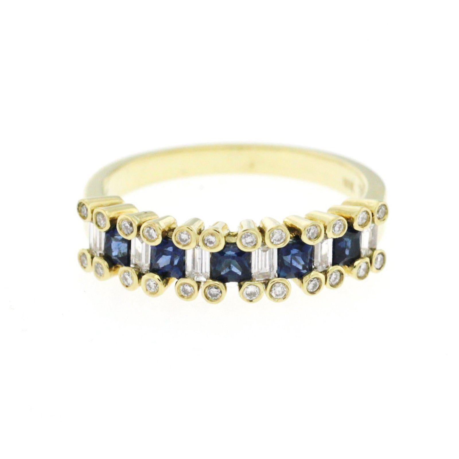 0.92 Blue Sapphire and 0.30 Carat Diamonds in 18 Karat Gold Wedding Ring In New Condition For Sale In Los Angeles, CA