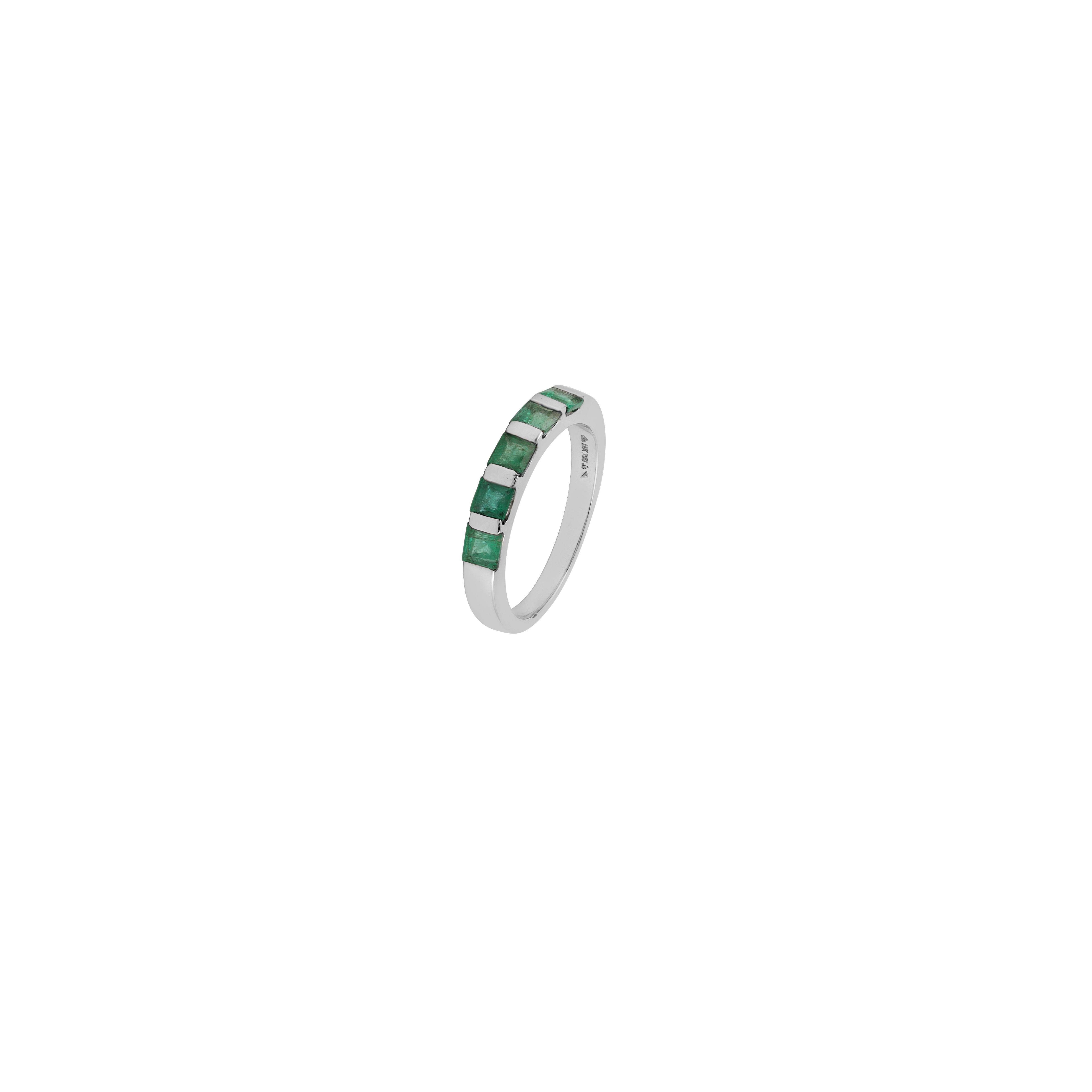 0.92 Carat Clear Emerald Half Band in 18k Gold In New Condition For Sale In Jaipur, Rajasthan