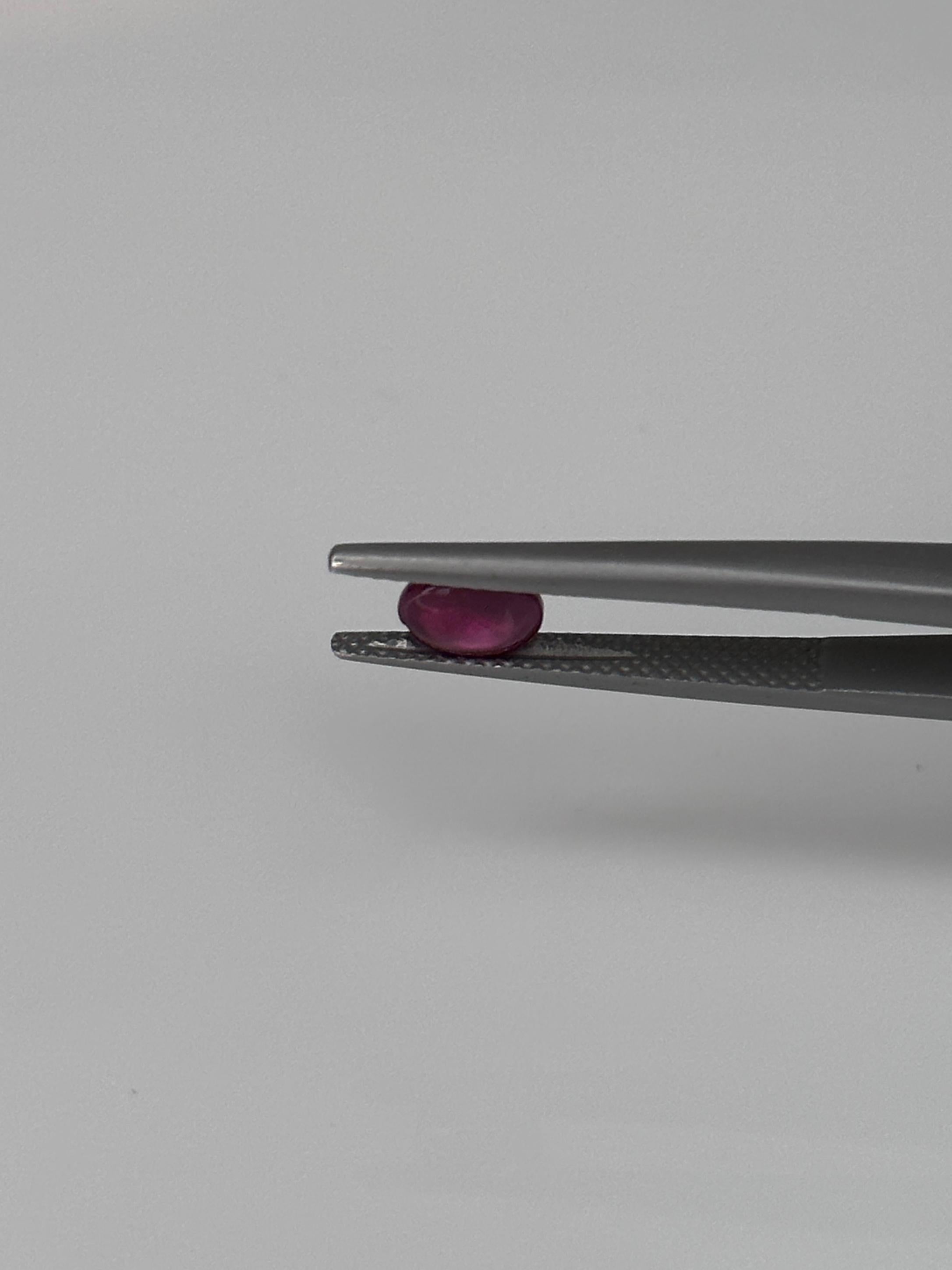 0.92 Carat Flux Treated Ruby In New Condition For Sale In Hua Hin, TH