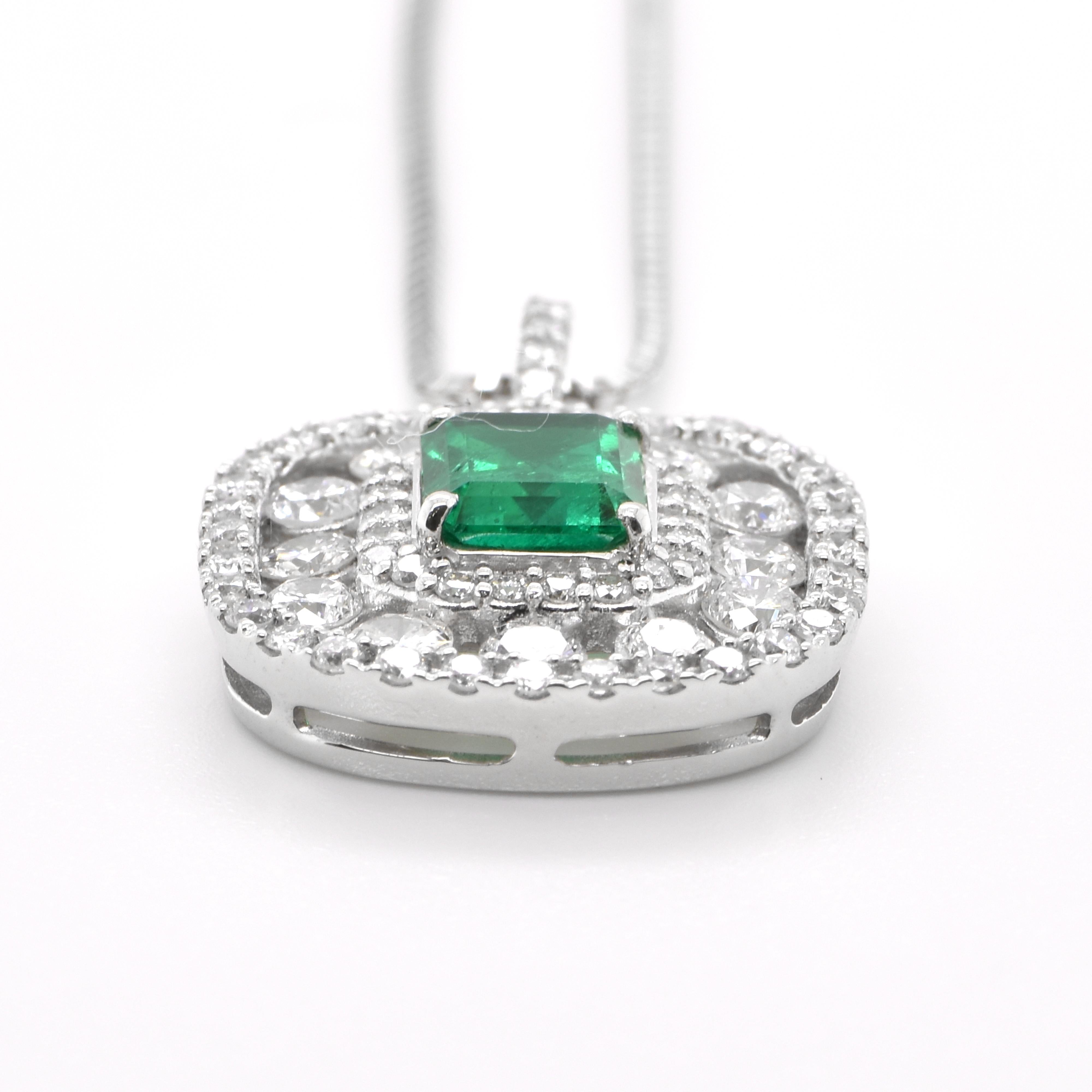 0.92 Carat Natural Emerald and Diamond Chain Necklace Set in Platinum In New Condition For Sale In Tokyo, JP