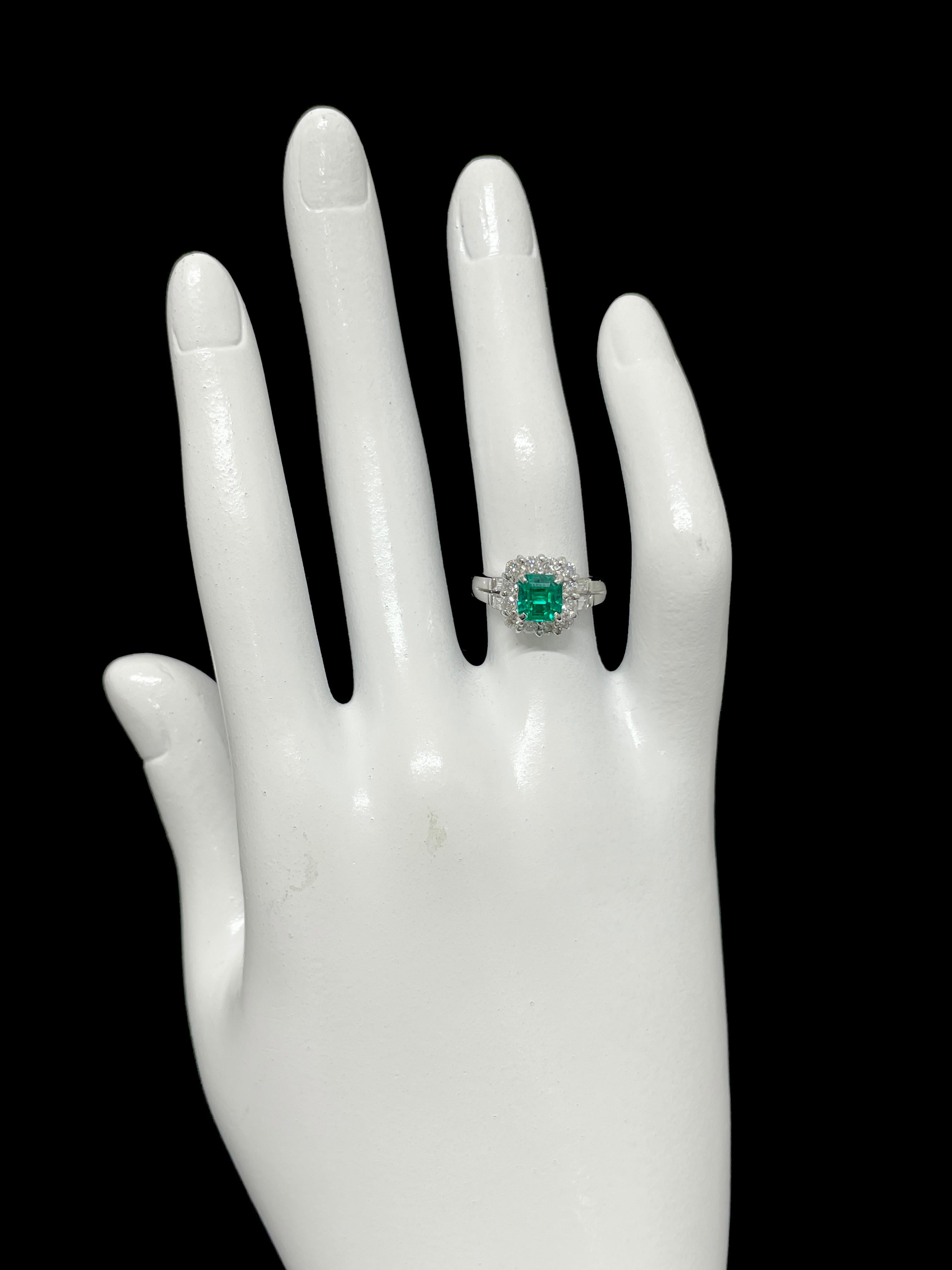 0.92 Carat Natural Vivid Green Emerald and Diamond Ring Set in Platinum 1