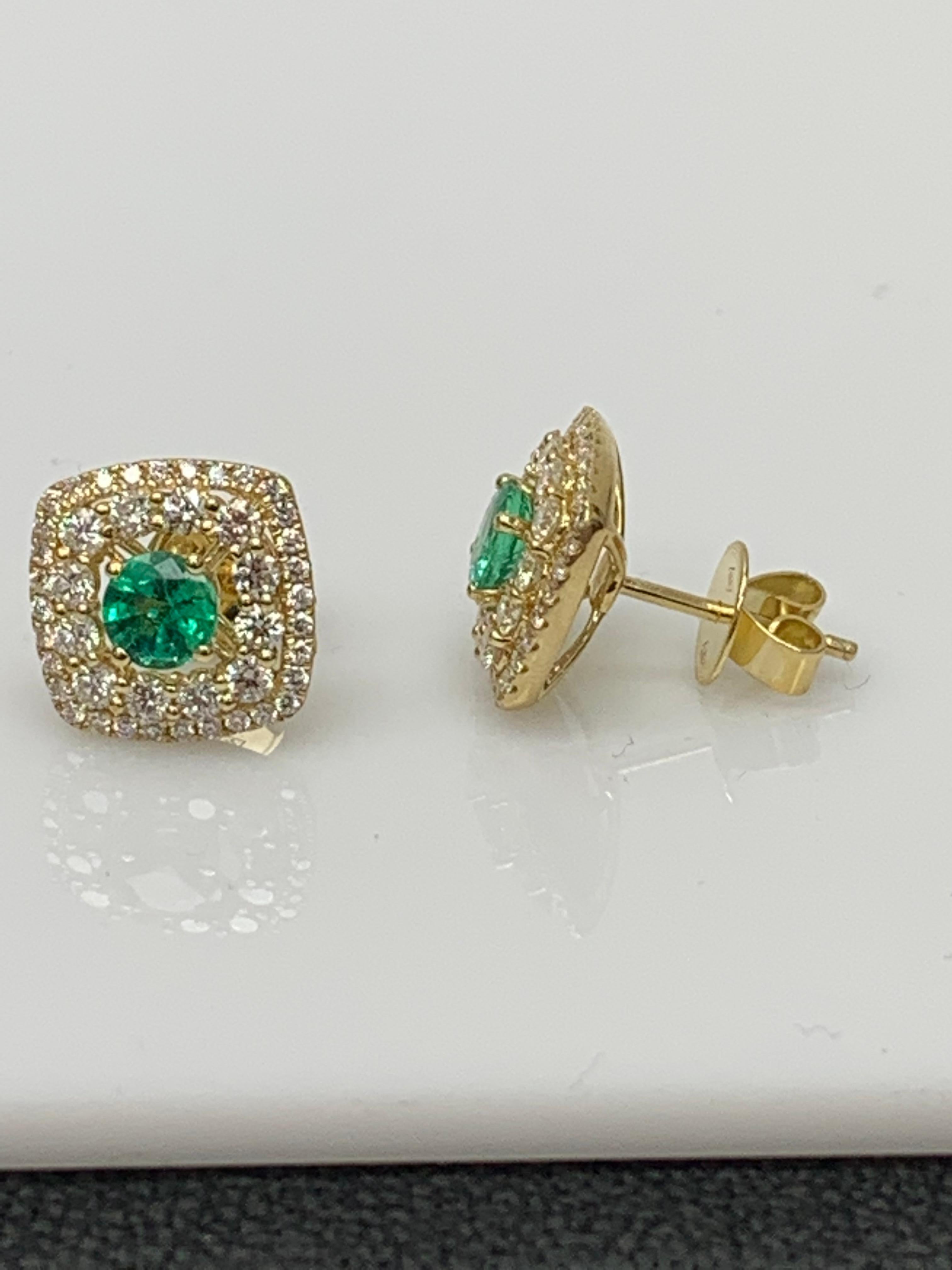 Contemporary 0.92 Carat Round Cut Emerald and Diamond Stud Earrings in 18K Yellow Gold For Sale