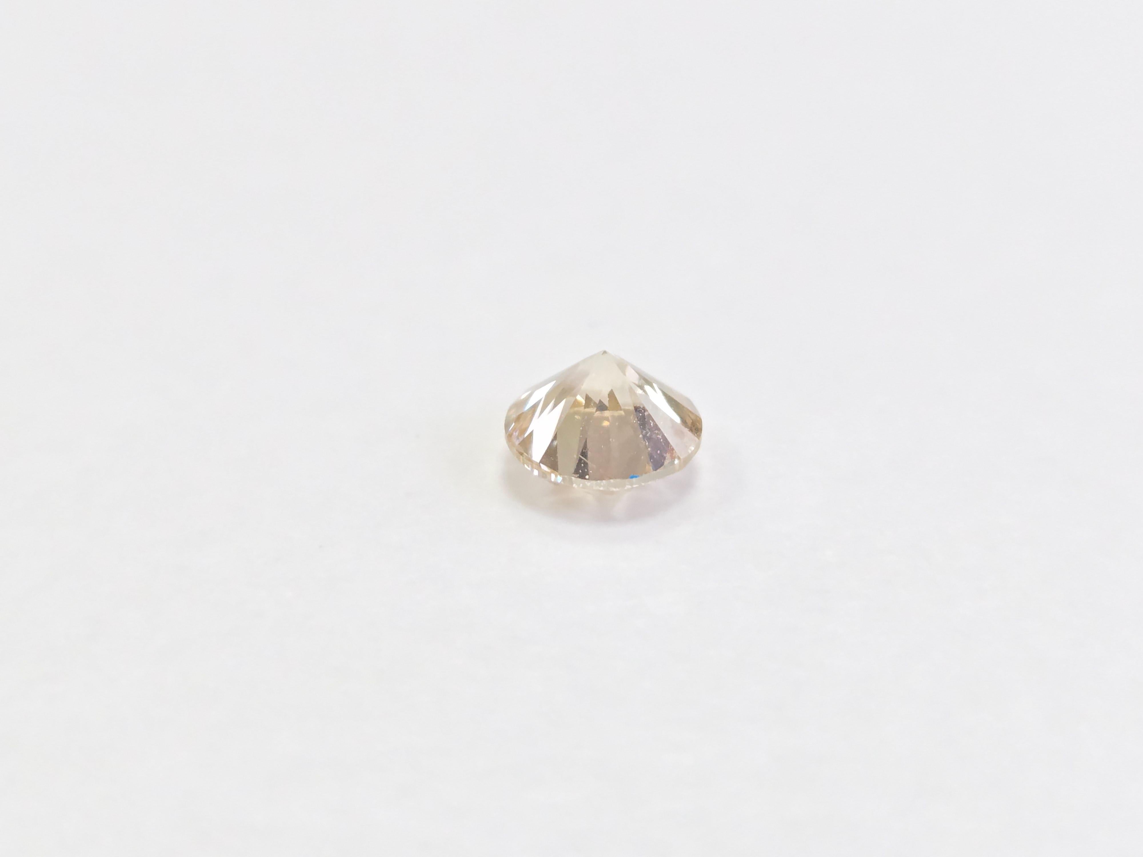 0,92 Karat runde Form natürlicher loser Diamant
Durchschnittliche Farbe K, Reinheit SI2
Abmessungen: 5,6 - 5,8 x 3,8 mm