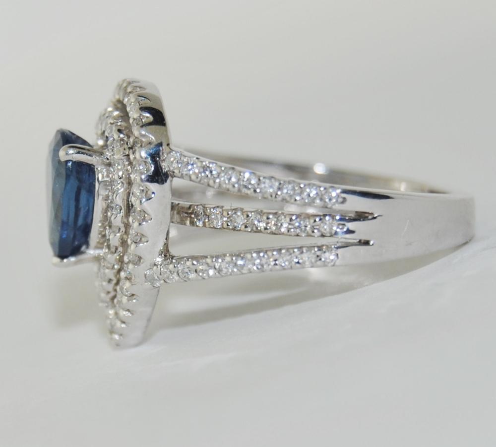 Contemporary 0.92 Carat Sapphire and Diamond Ring in 14 Karat Gold For Sale