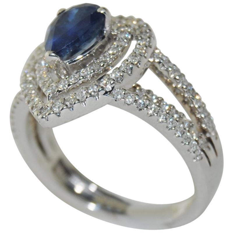 0.92 Carat Sapphire and Diamond Ring in 14 Karat Gold For Sale