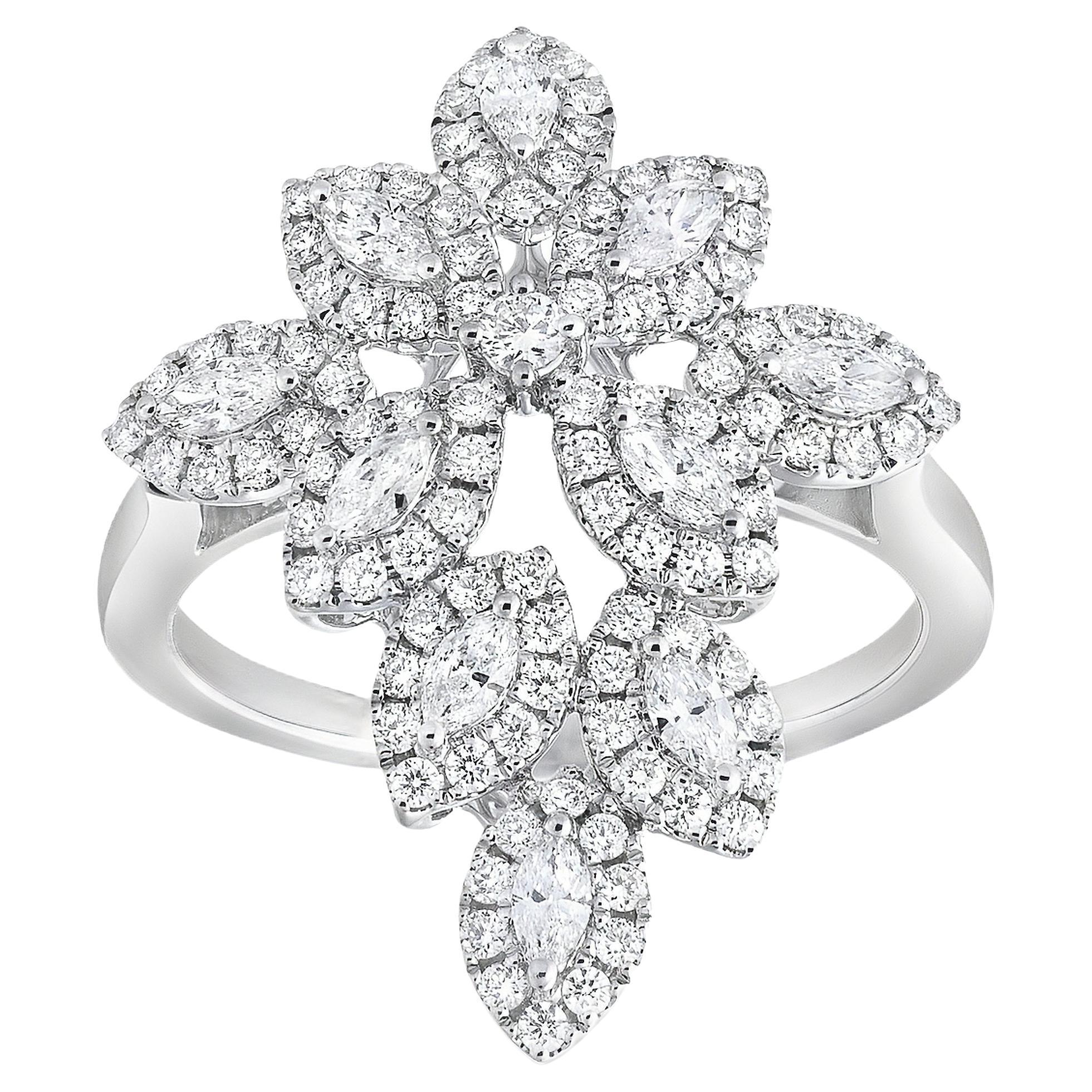 Anello di moda con diamante floreale da 0,92 carati totali in oro bianco in vendita