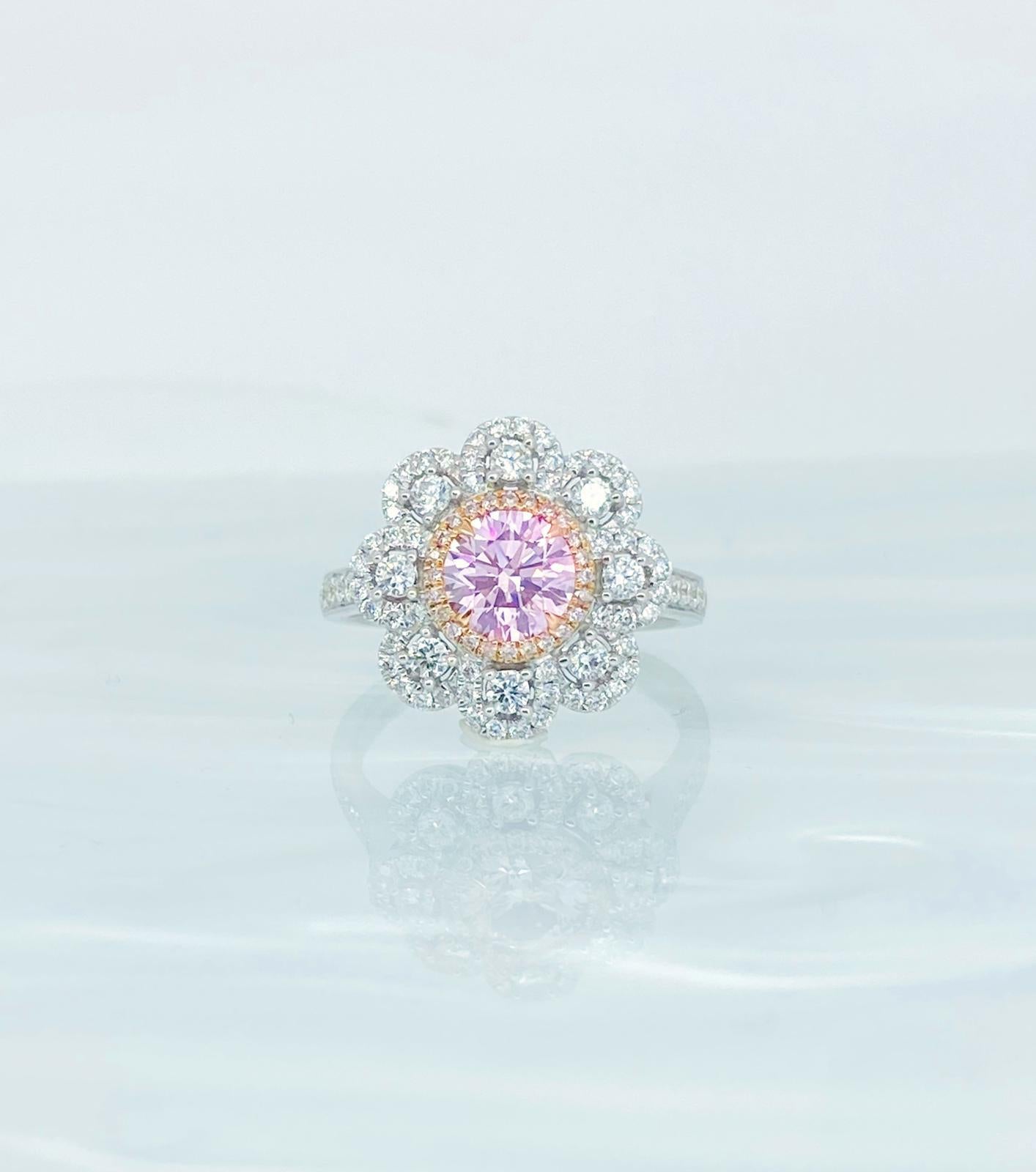 0.92 Carat Very Light Pink Diamond Ring VS2 Clarity GIA Certified In New Condition For Sale In Kowloon, HK