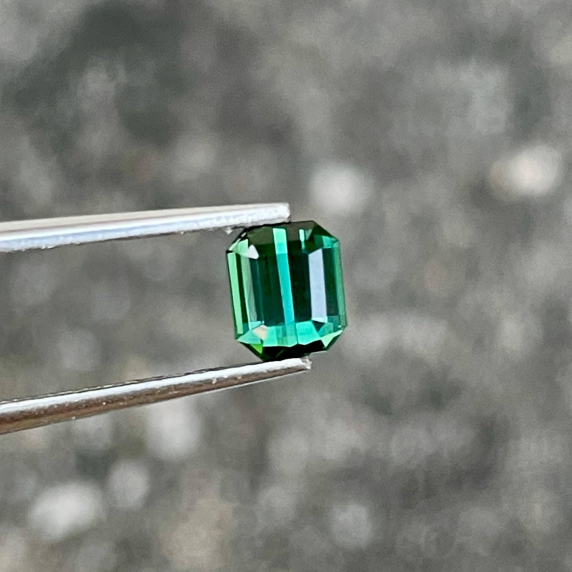 Taille émeraude Pierre précieuse afghane taille émeraude, tourmaline bleu verdâtre de 0,92 carat en vente
