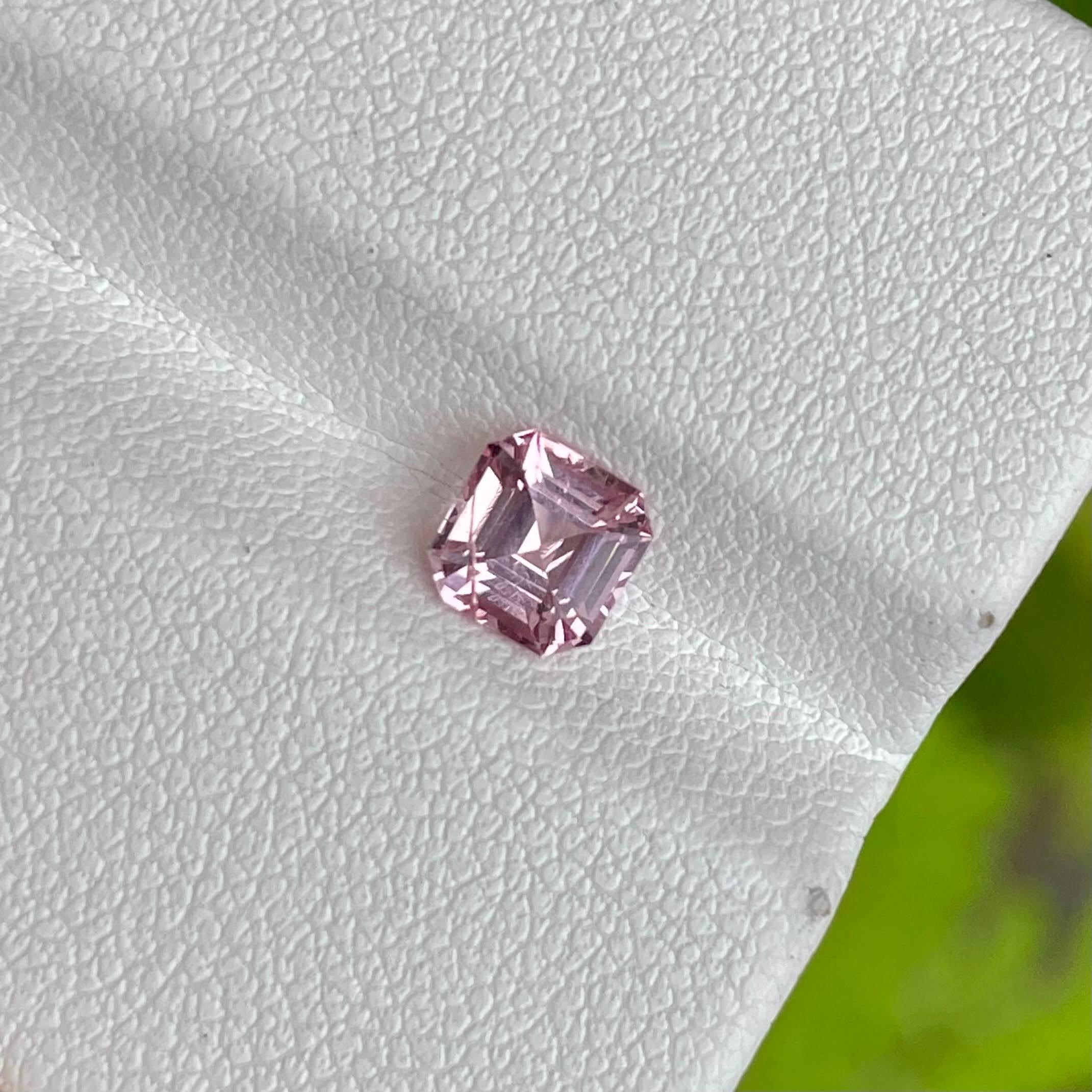 0.92 Carati Spinello Rosa Taglio Asscher Gemma Naturale Dal Tagikistan In condizioni Nuovo a Bangkok, TH