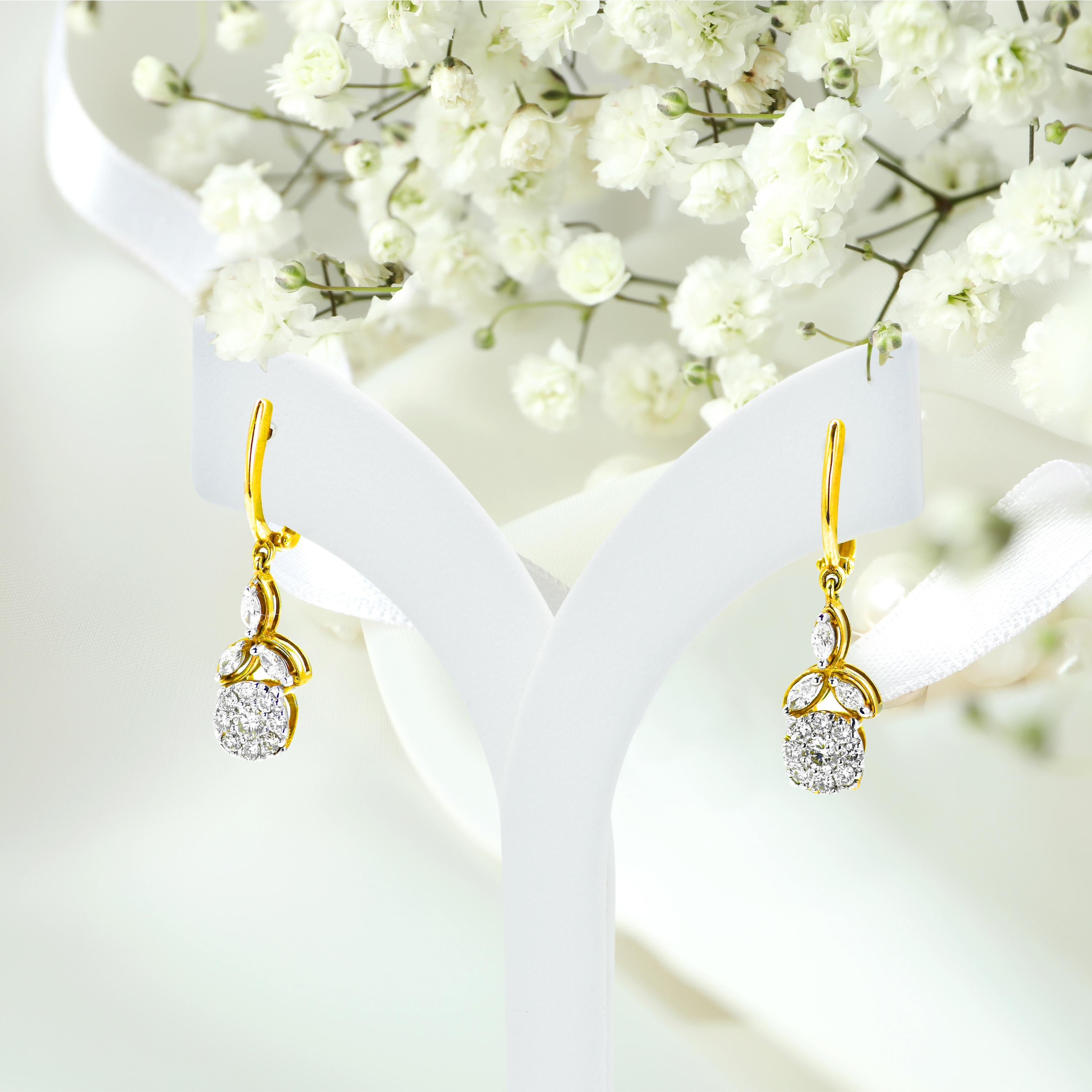 0.92ct Diamond Flower Drop Earrings in 14k Gold In New Condition For Sale In Bangkok, TH