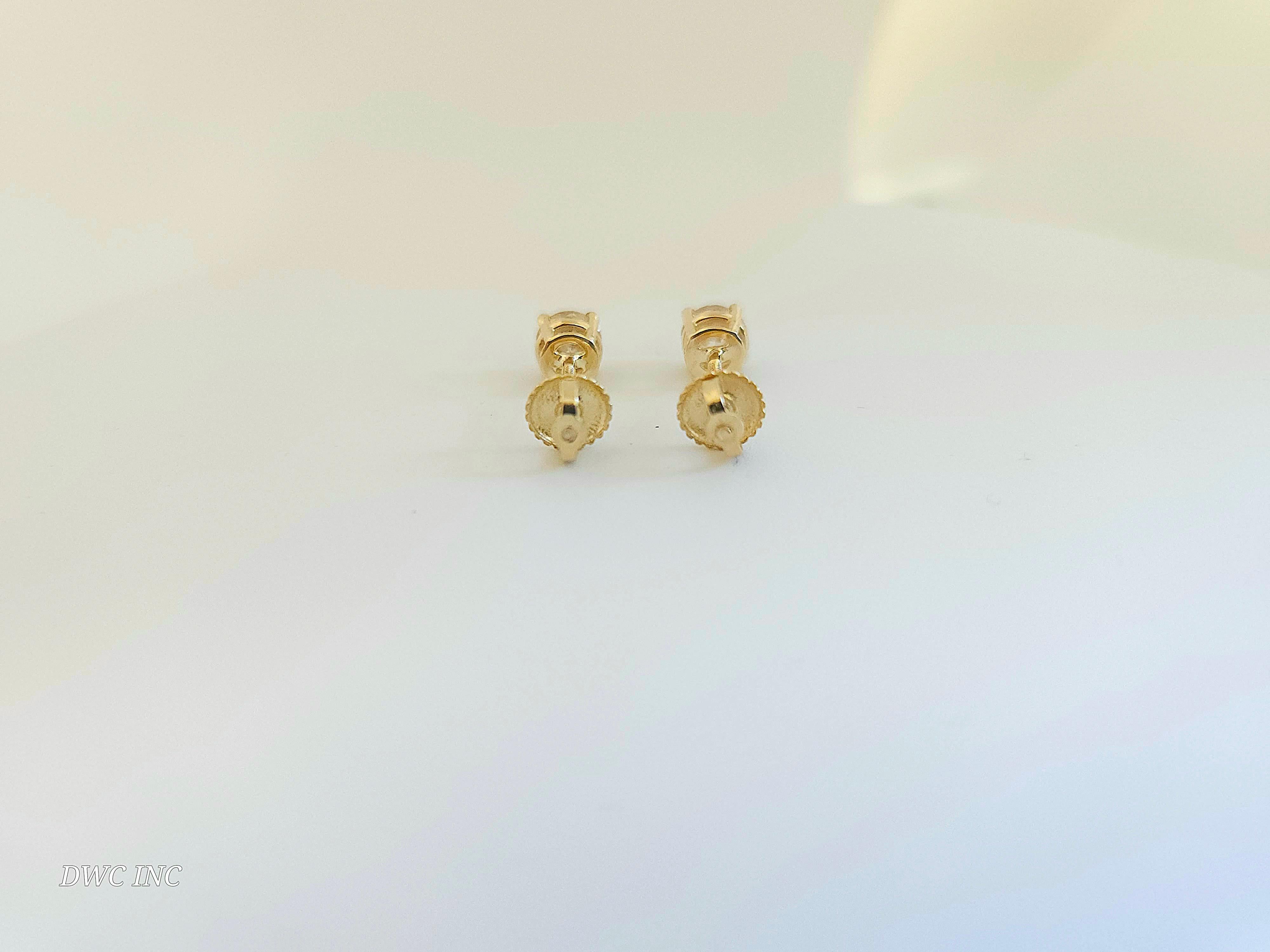 Round Cut 0.92 Ctw Natural Diamond Round Sqrue back Studs Yellow Gold For Sale