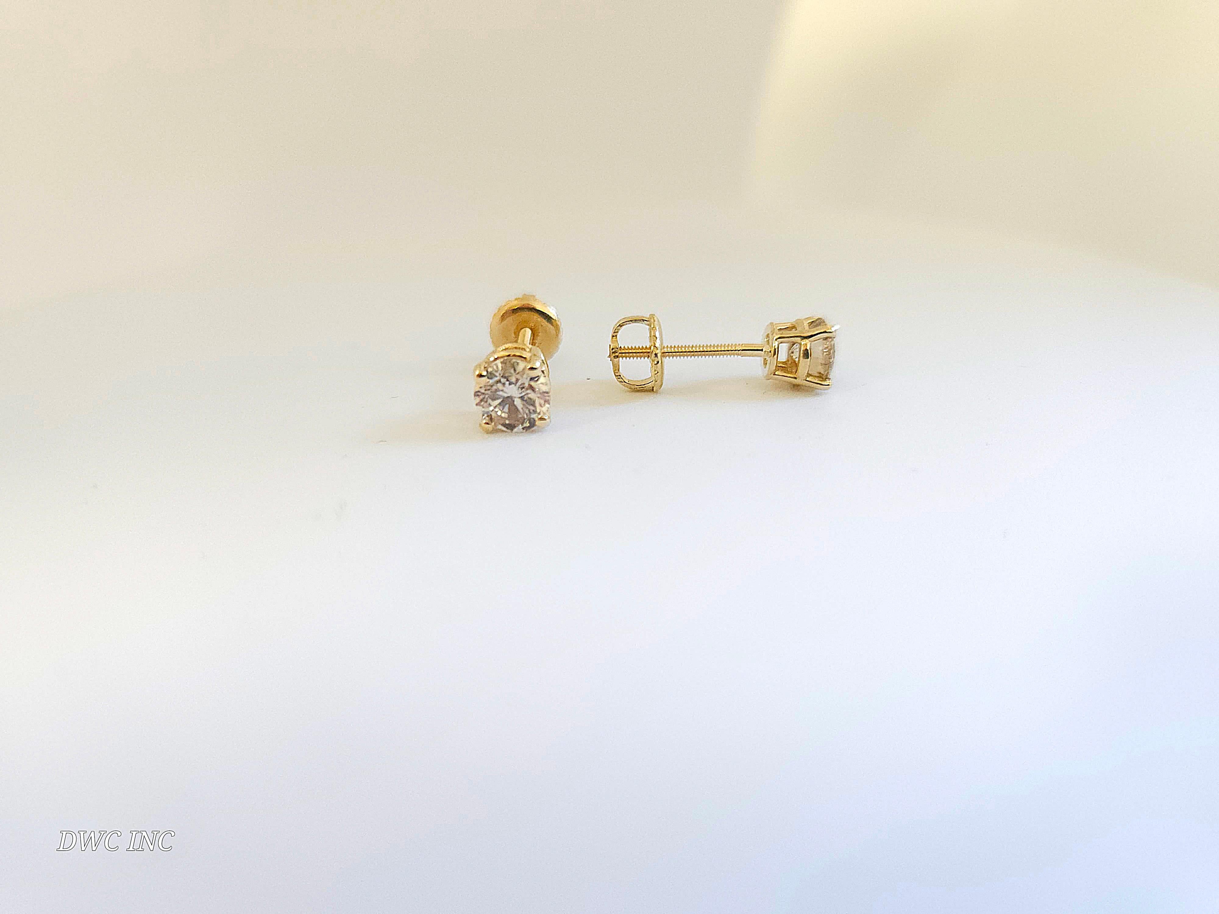 Women's or Men's 0.92 Ctw Natural Diamond Round Sqrue back Studs Yellow Gold For Sale