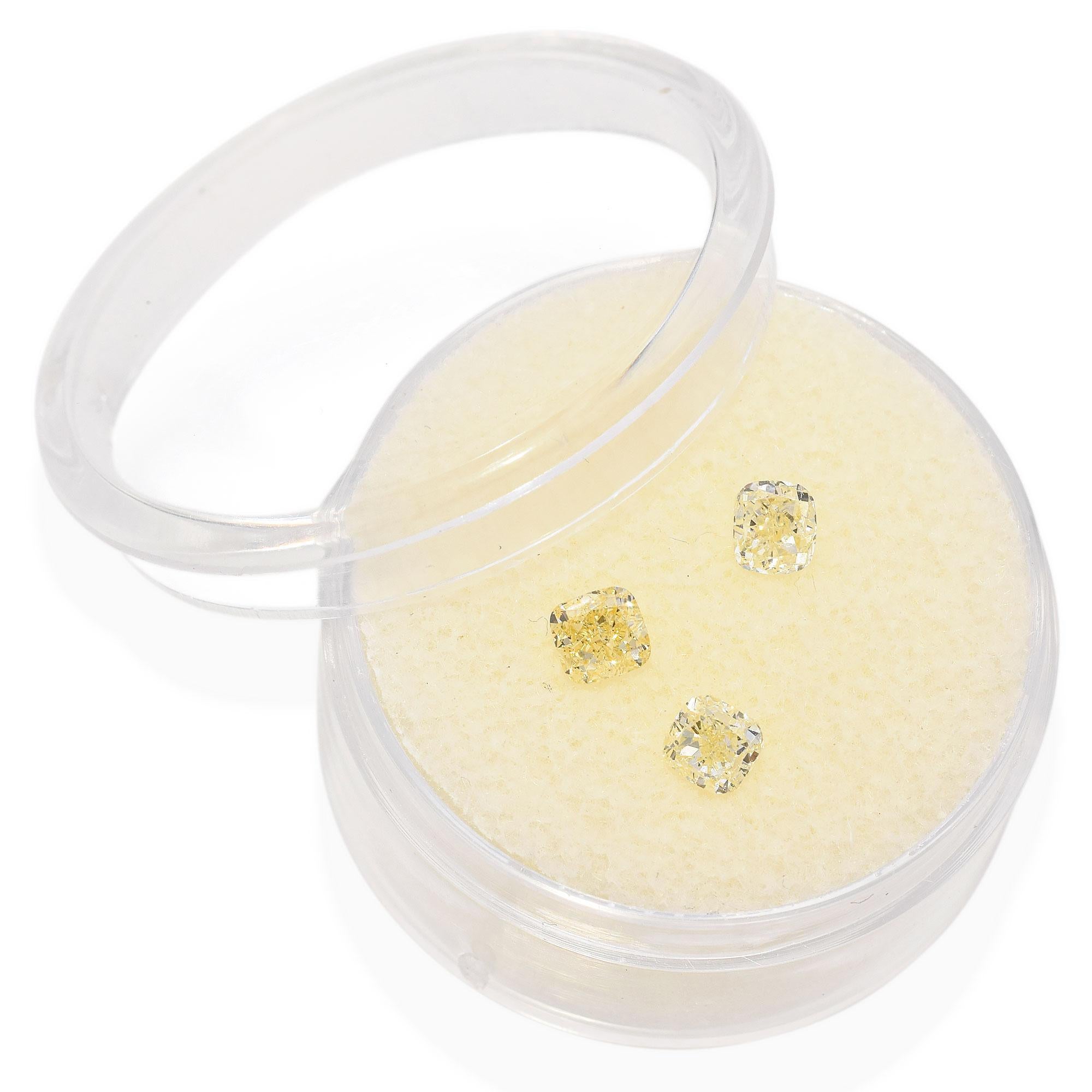 Women's 0.92 TCW Yellow Cushion Diamond Loose Stones For Sale