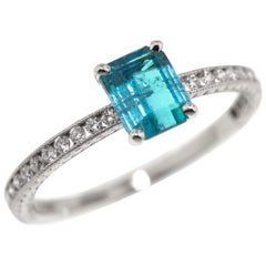 0,92 ct Turmalina Paraiba Brasileña (Certificado GIA) en Anillo de Diamantes y Platino