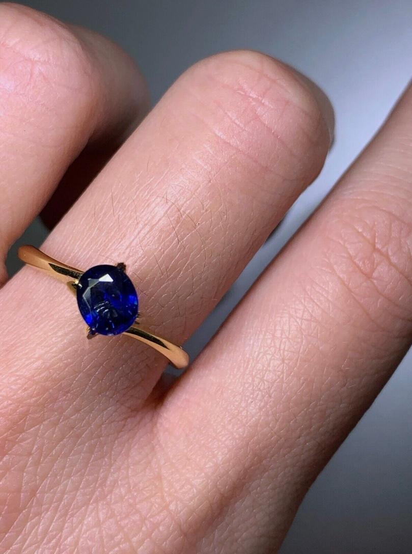 0.92ct Ceylon Sapphire Solitaire Engagement Ring 18ct Yellow Gold
Make a bold statement of love with this 0.92ct Ceylon Sapphire Solitaire Engagement Ring. Crafted from 18ct yellow gold, this ring features a stunning oval-shaped sapphire as the