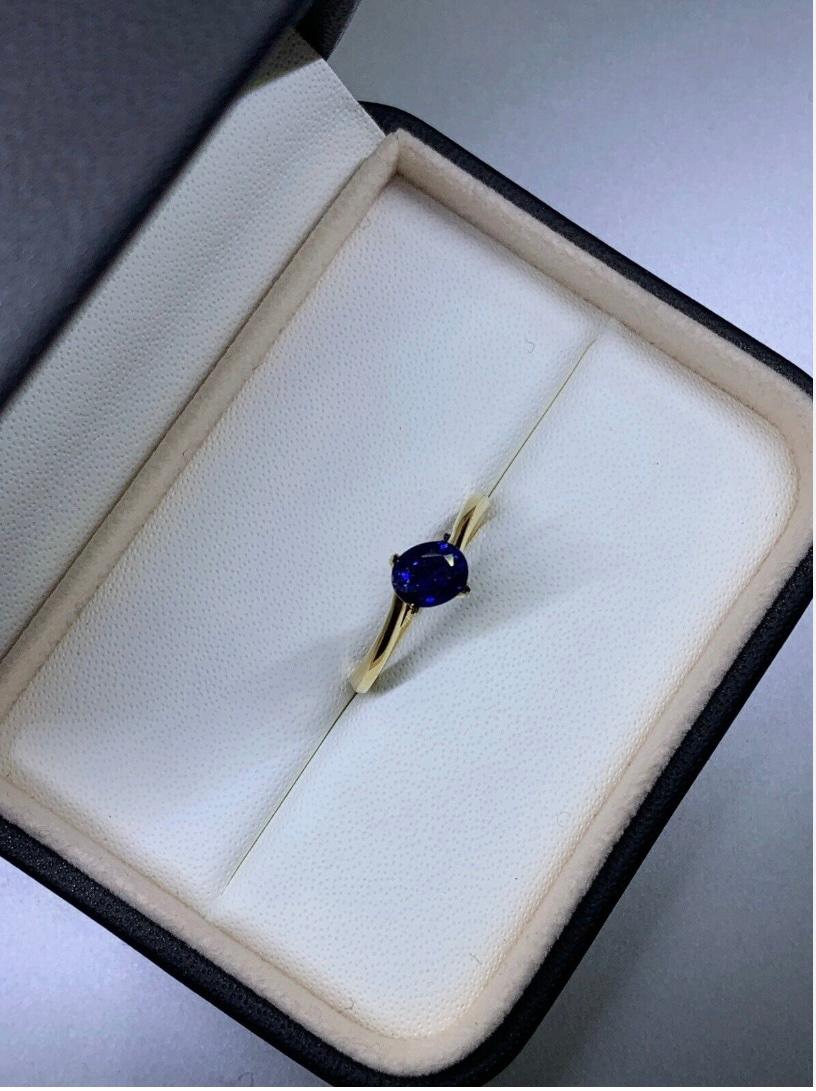 Art Deco 0.92ct Ceylon Sapphire Solitaire Engagement Ring 18ct Yellow Gold For Sale