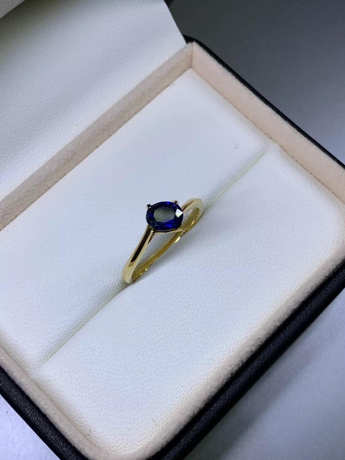 0.92ct Ceylon Sapphire Solitaire Engagement Ring 18ct Yellow Gold In New Condition For Sale In London, GB