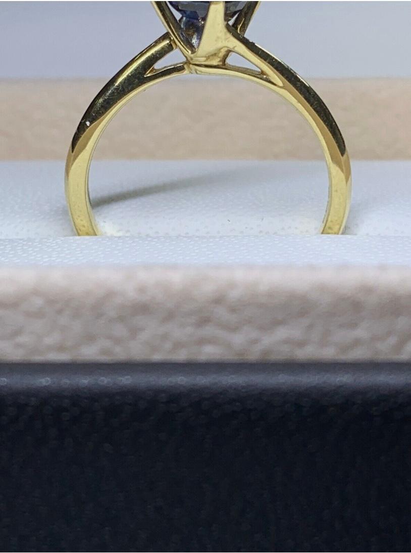 0.92ct Ceylon Sapphire Solitaire Engagement Ring 18ct Yellow Gold In New Condition For Sale In London, GB