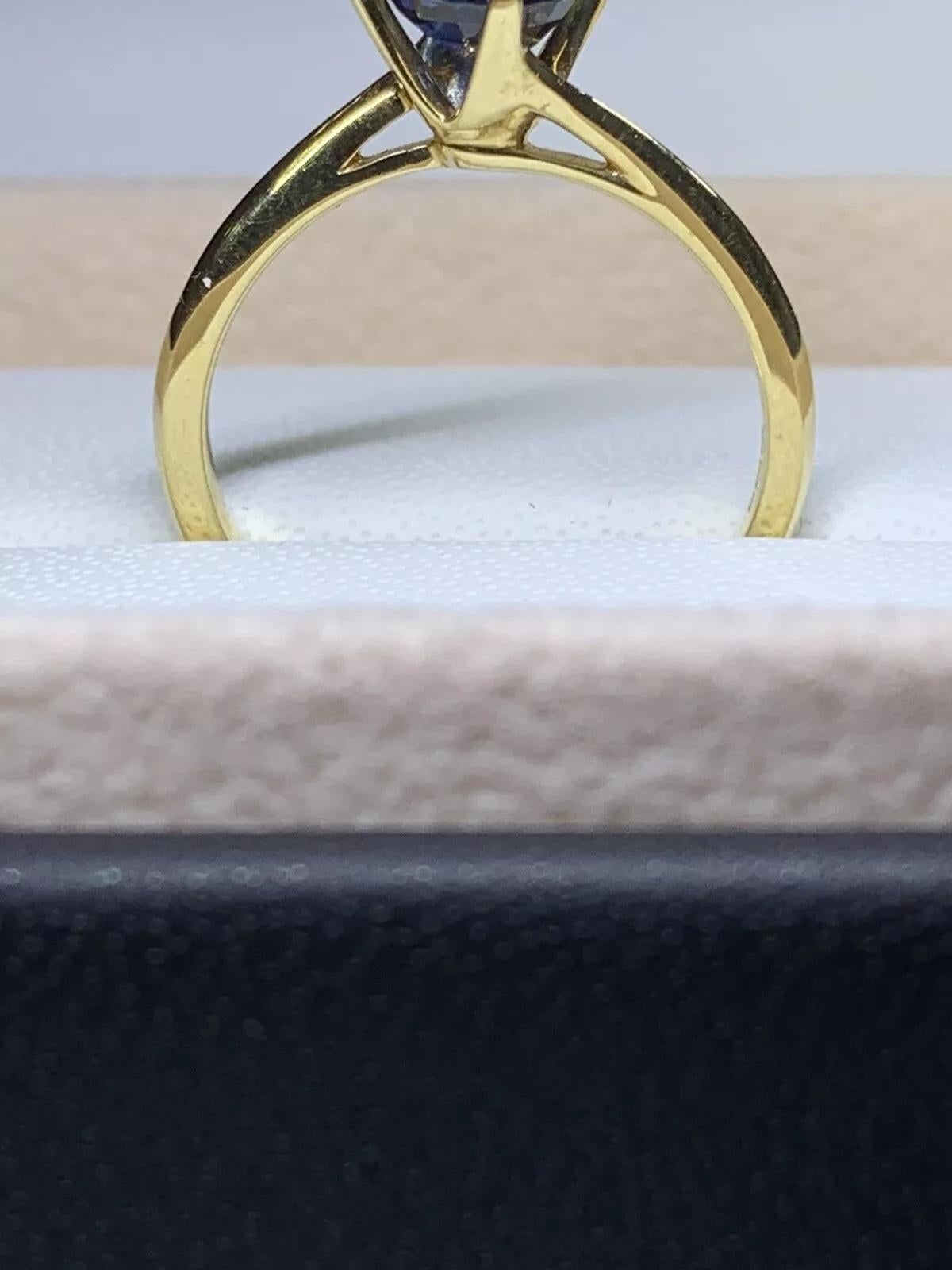 Women's 0.92ct Ceylon Sapphire Solitaire Engagement Ring 18ct Yellow Gold For Sale