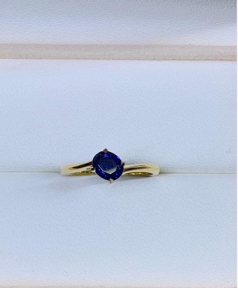 0.92ct Ceylon Sapphire Solitaire Engagement Ring 18ct Yellow Gold For Sale 1