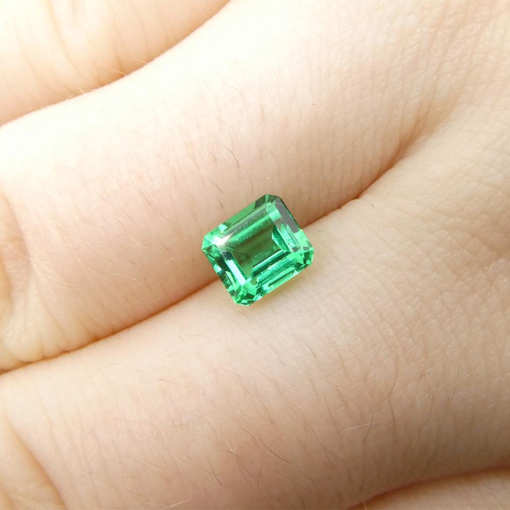 0.92ct Rectangular/Emerald Cut Green Emerald from Colombia In New Condition For Sale In Toronto, Ontario