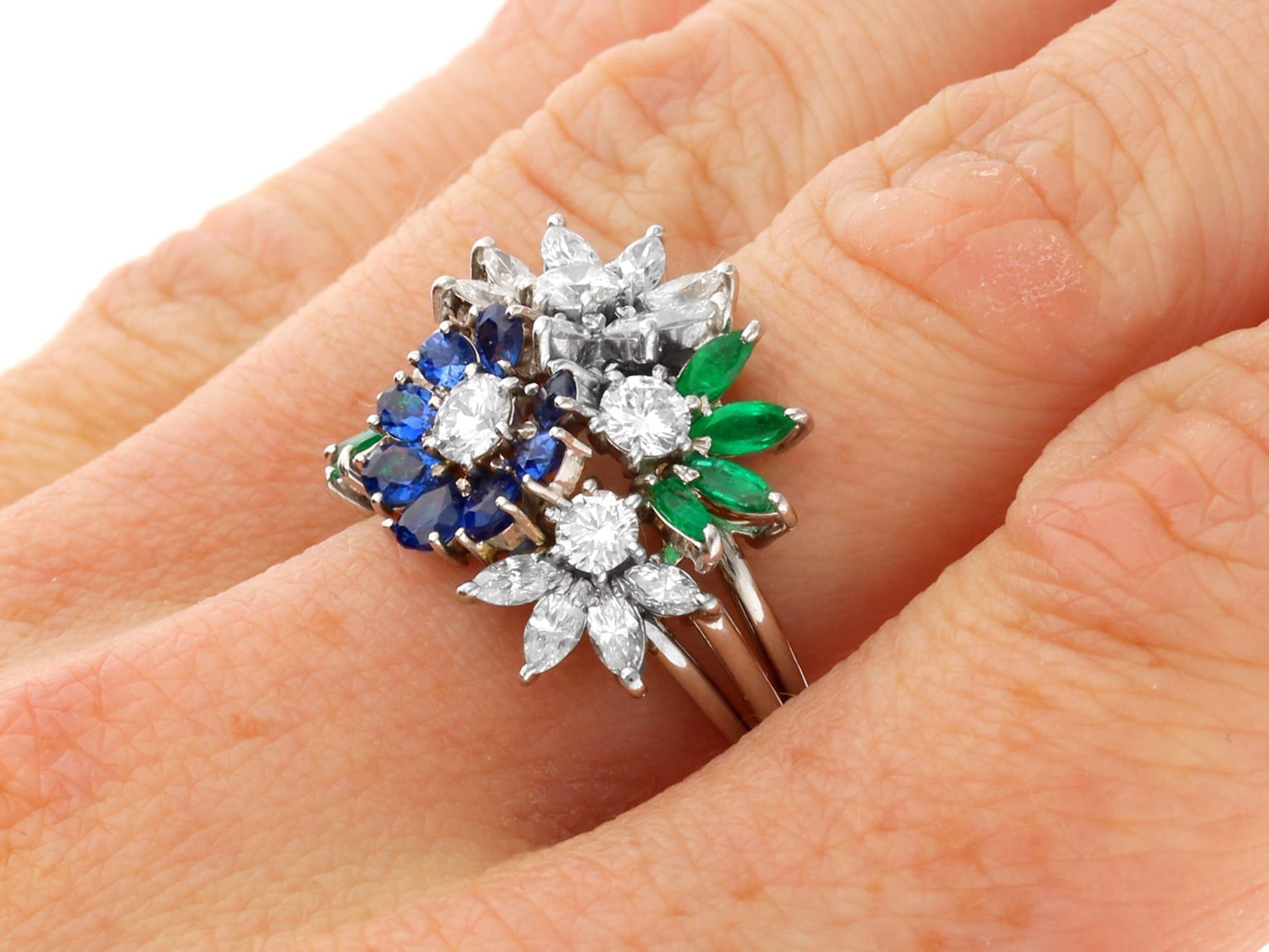 0,92 Karat Saphir, 0,68 Karat Smaragd und 1,50 Karat Diamant, Blumenring aus 18 Karat Weißgold im Angebot 6