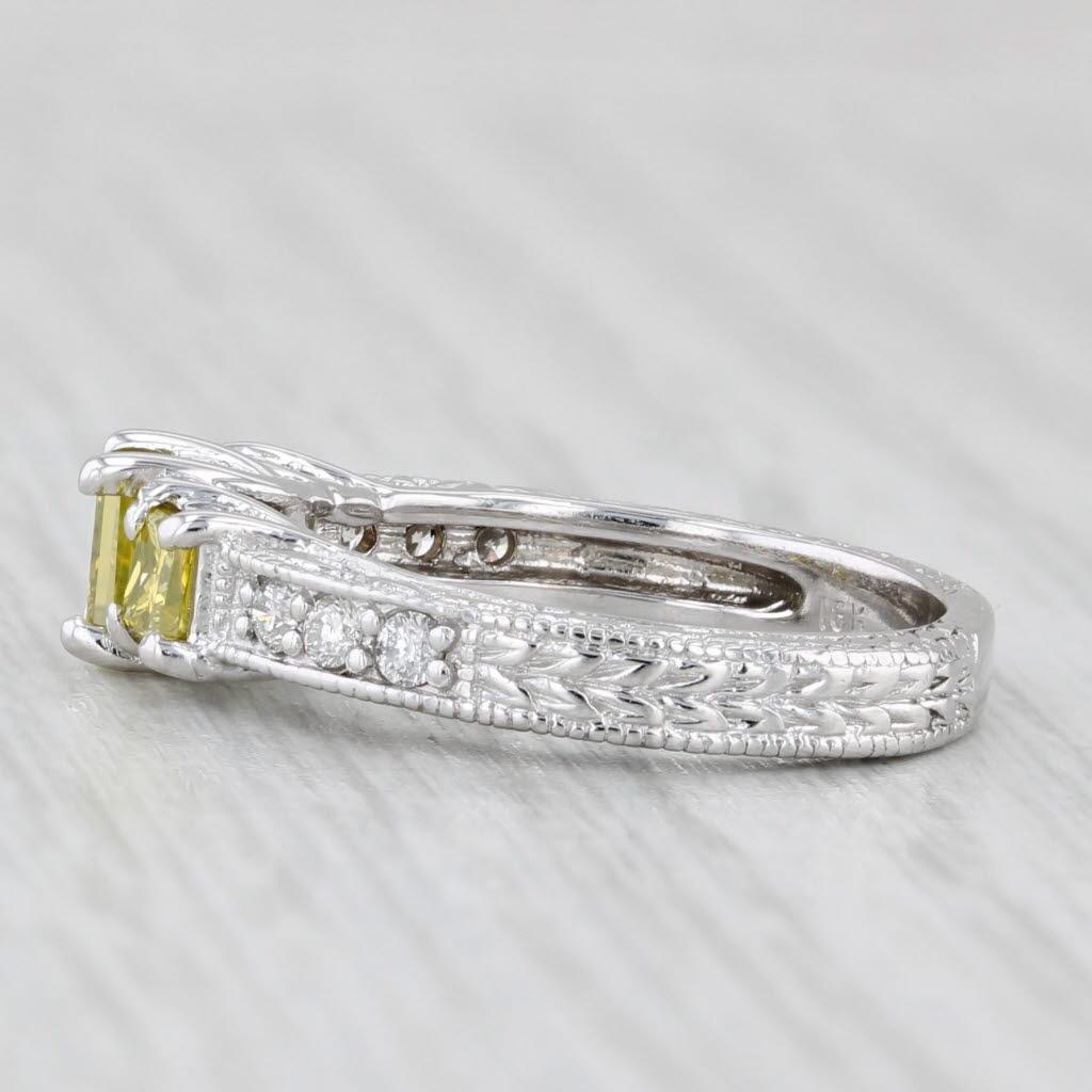 da uomo o donna Anello di diamanti gialli a 3 pietre Princess da 0,92 ct. in oro bianco 18k, misura 4,75. in vendita
