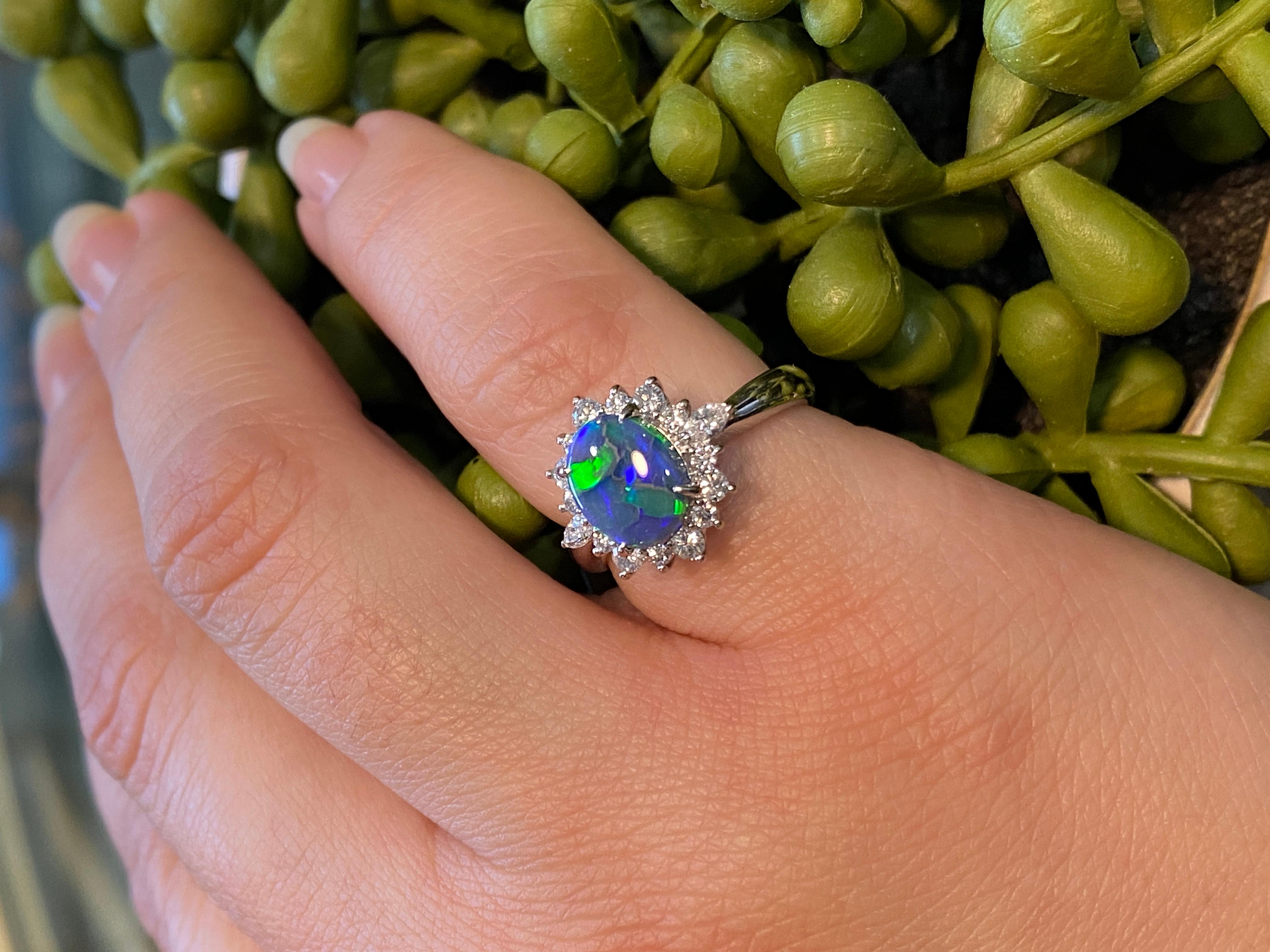 0,93 Karat australischer schwarzer Opal und Diamantring aus Platin 6
