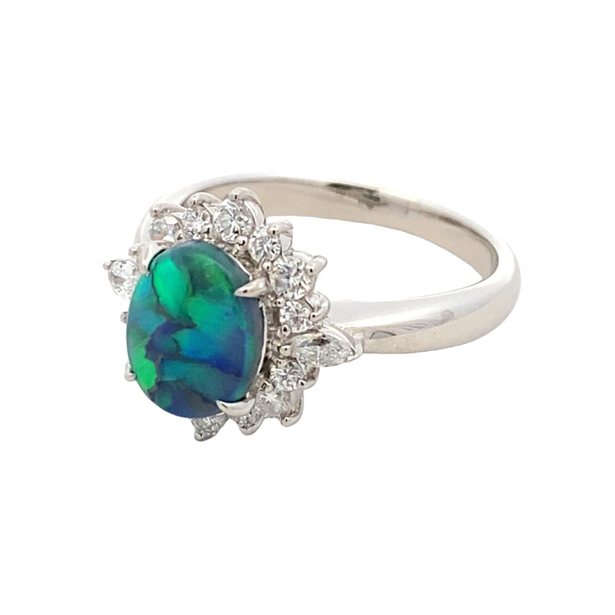0,93 Karat australischer schwarzer Opal und Diamantring aus Platin Damen