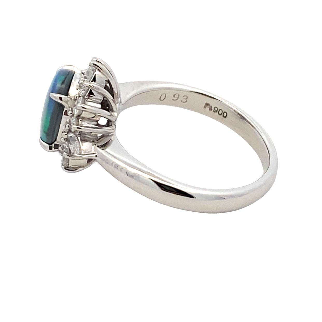 0,93 Karat australischer schwarzer Opal und Diamantring aus Platin 1