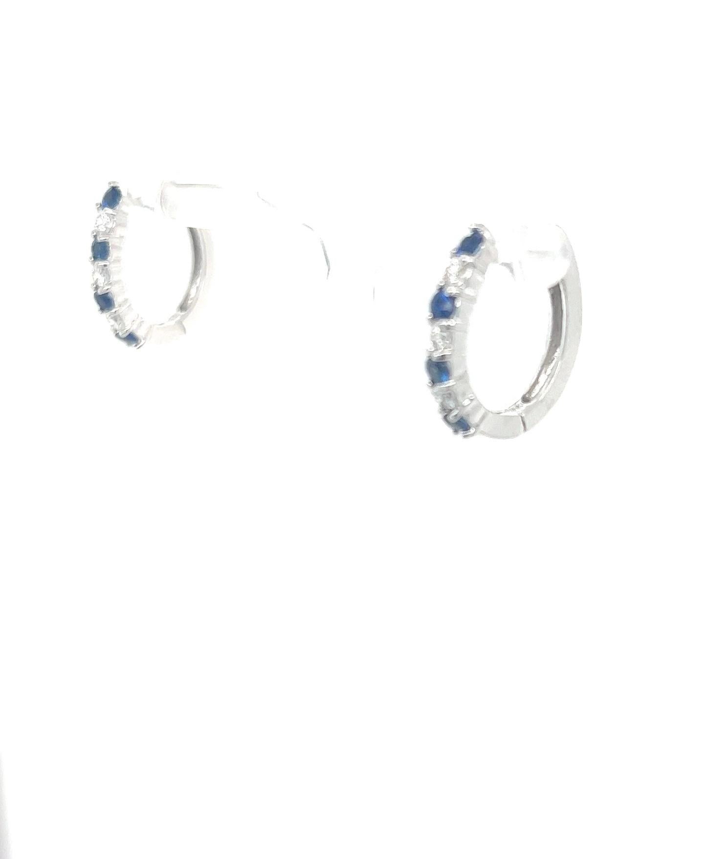 Contemporary 0.93 Carat Blue Sapphire Diamond White Gold Earrings For Sale