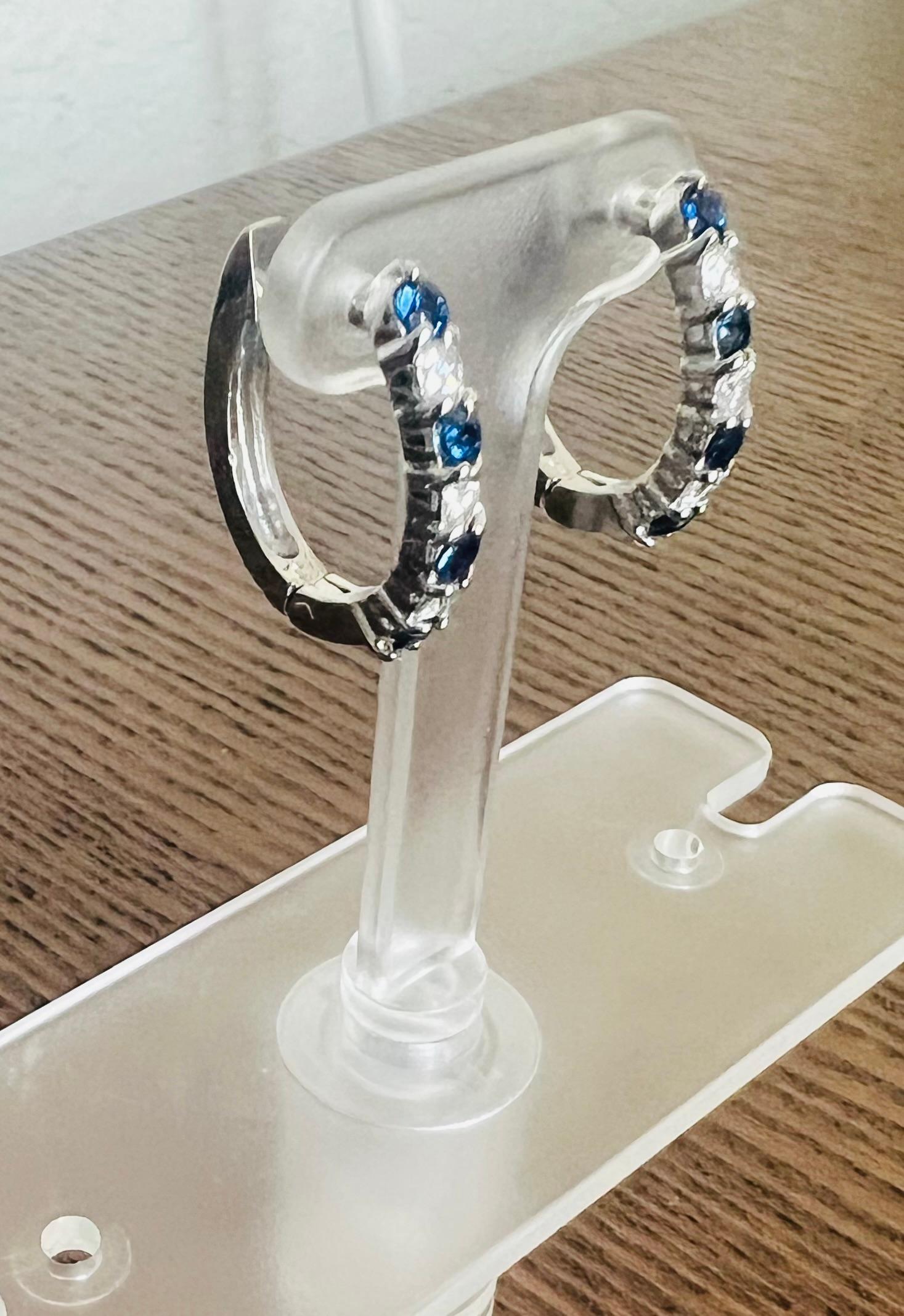 Donna Orecchini in oro bianco con diamante e zaffiro blu da 0,93 carati in vendita