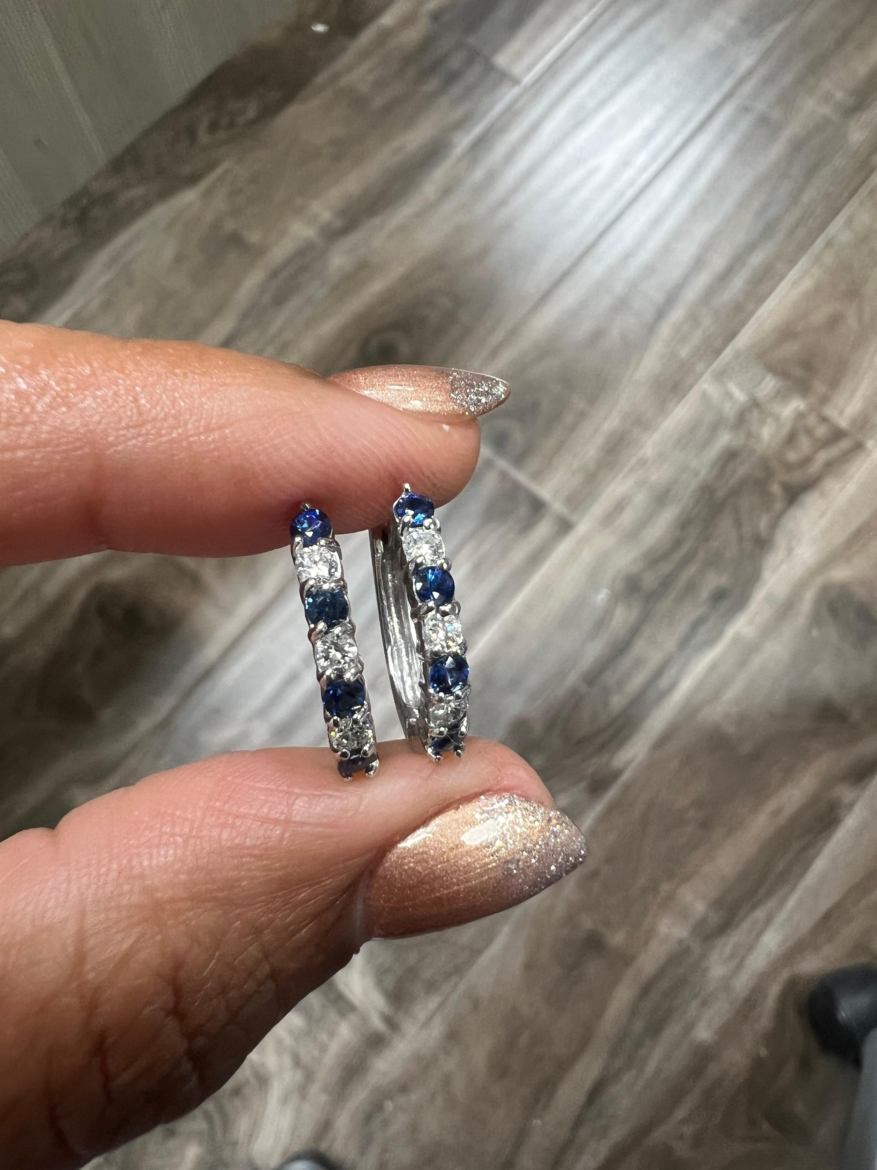 Orecchini in oro bianco con diamante e zaffiro blu da 0,93 carati in vendita 2