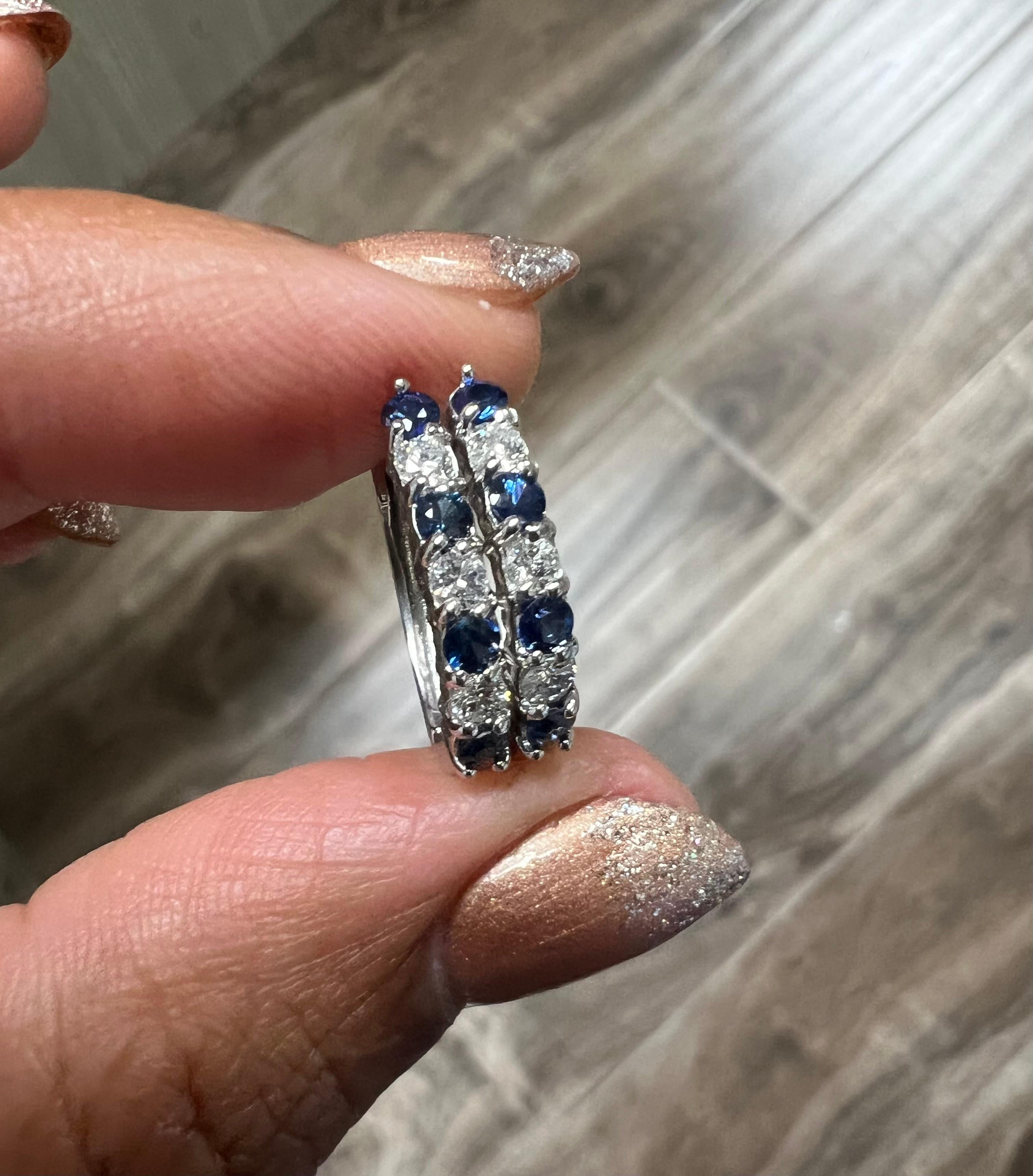 Orecchini in oro bianco con diamante e zaffiro blu da 0,93 carati in vendita 3