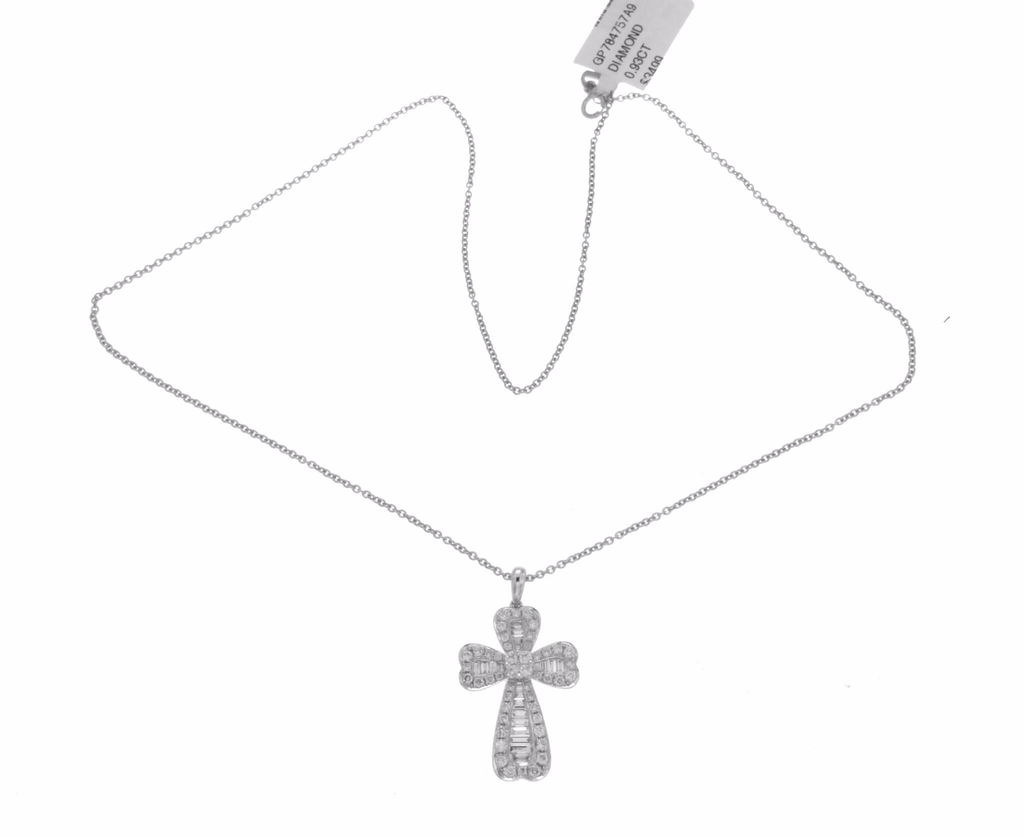Collier à pendentif en forme de croix en or 18 carats avec diamant de 0,93 carat et chaîne en or 14 carats Excellent état - En vente à Los Angeles, CA