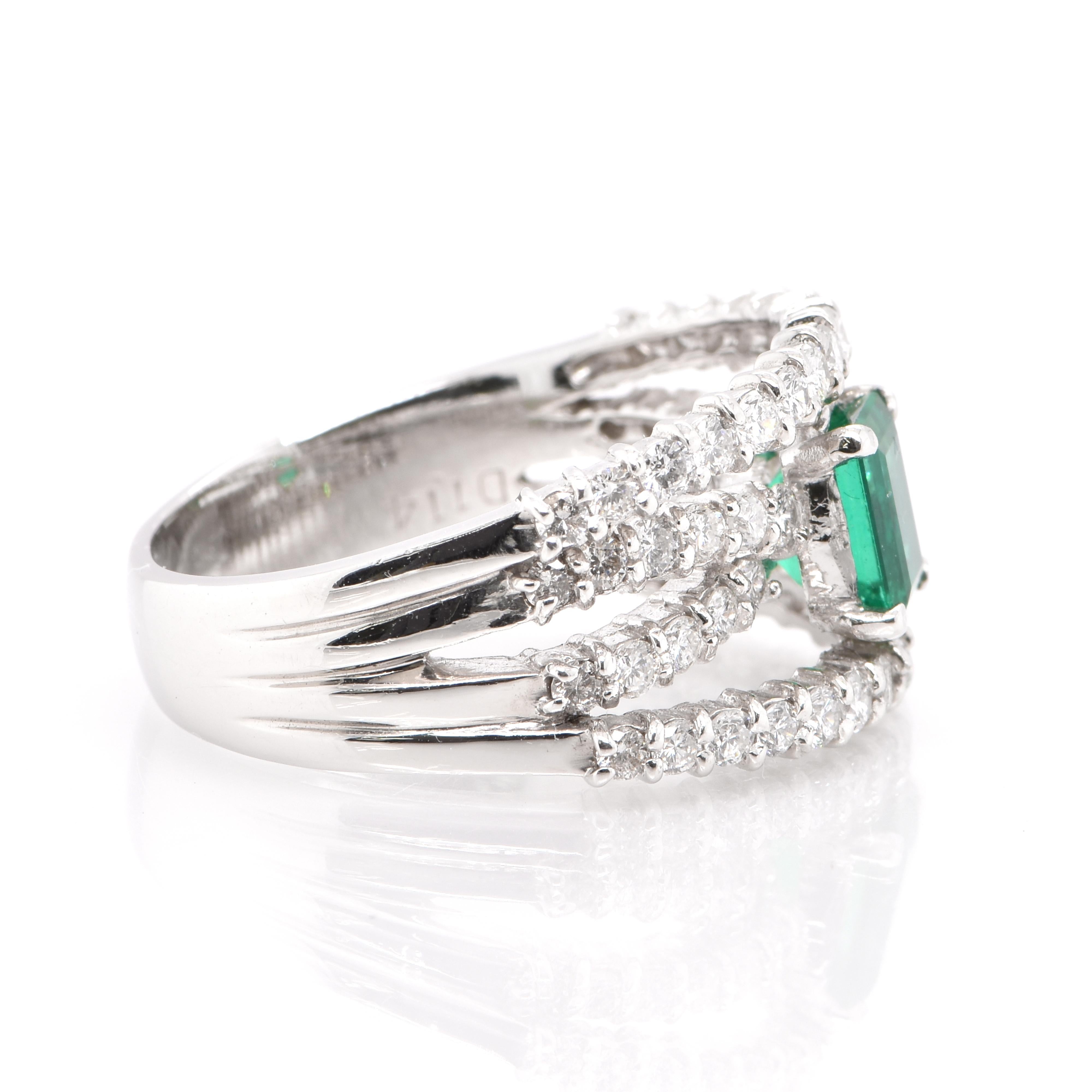 0.93 Carat, Natural, Colombian Emerald and Diamond Ring Set in Platinum In New Condition In Tokyo, JP