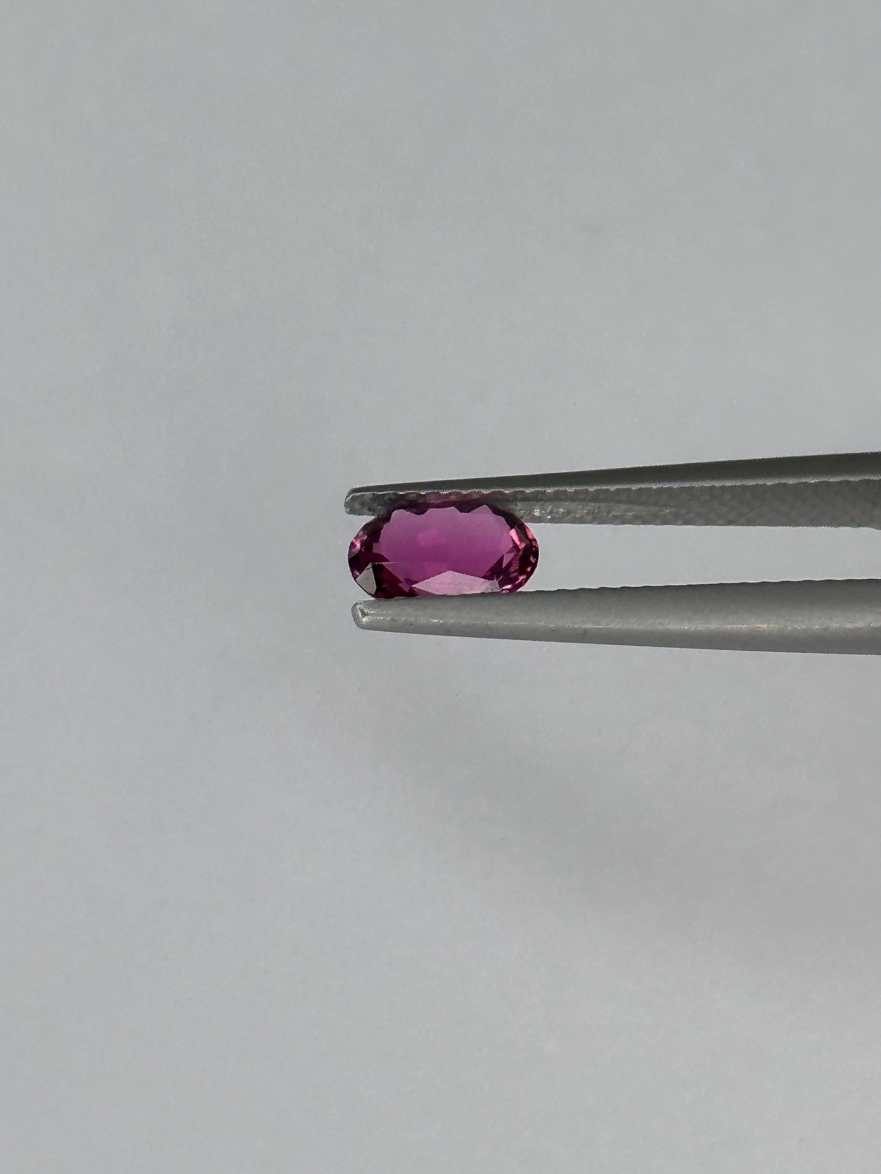 0.93 Carat Natural Intense Pink Tourmaline In New Condition For Sale In Hua Hin, TH